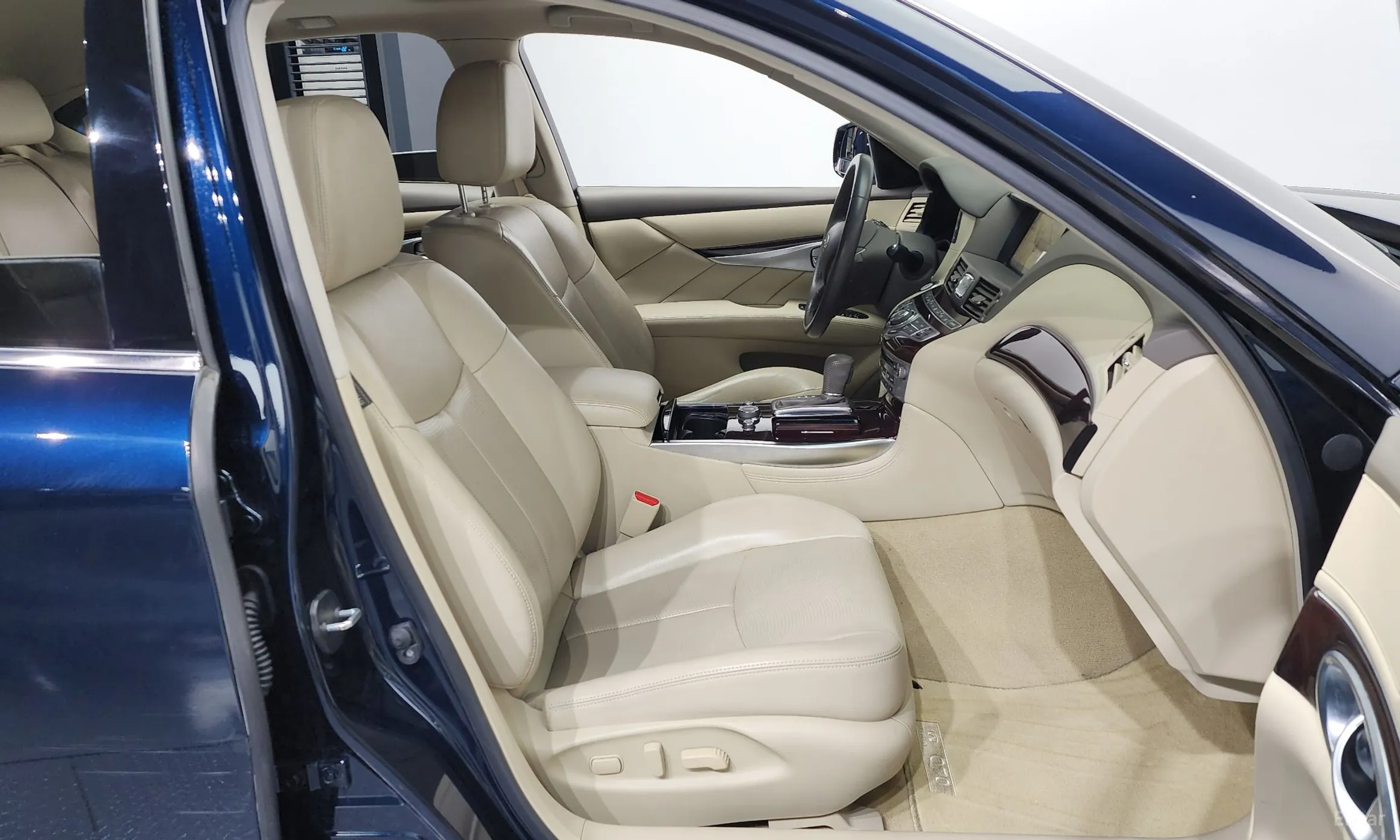 Infiniti Q70 превью 11