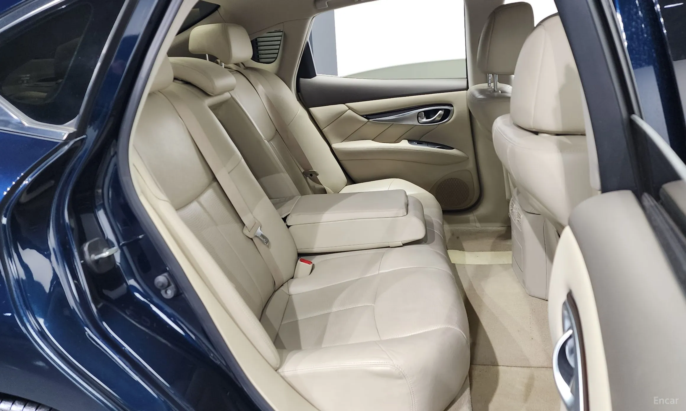 Infiniti Q70 превью 12