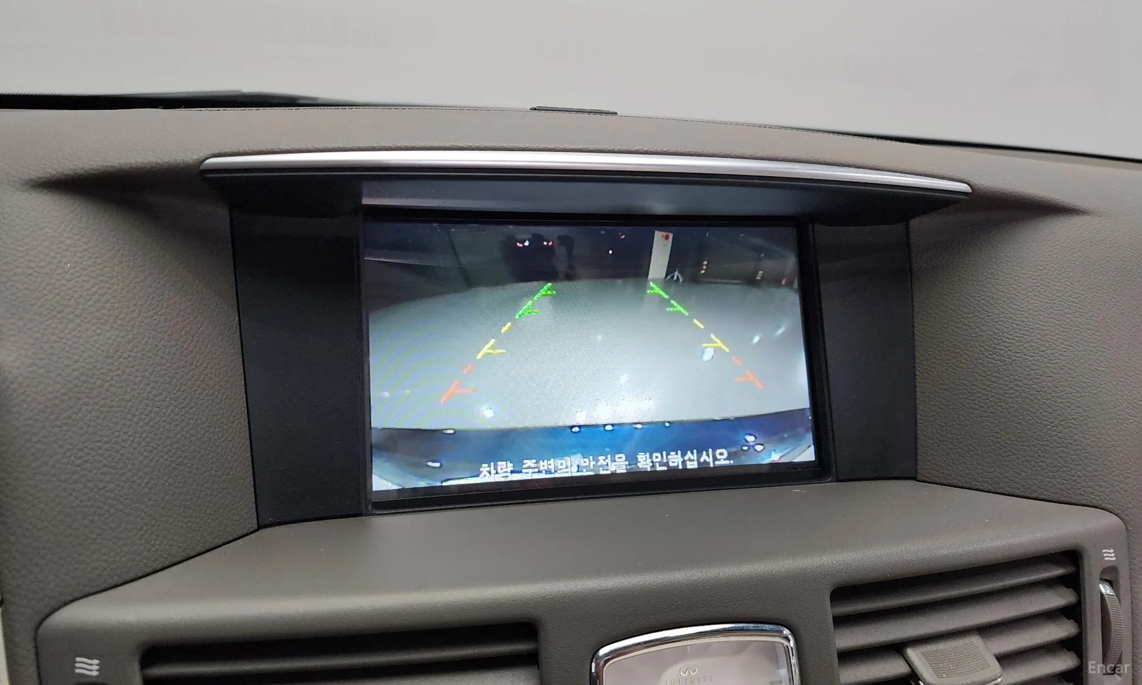 Infiniti Q70 превью 15