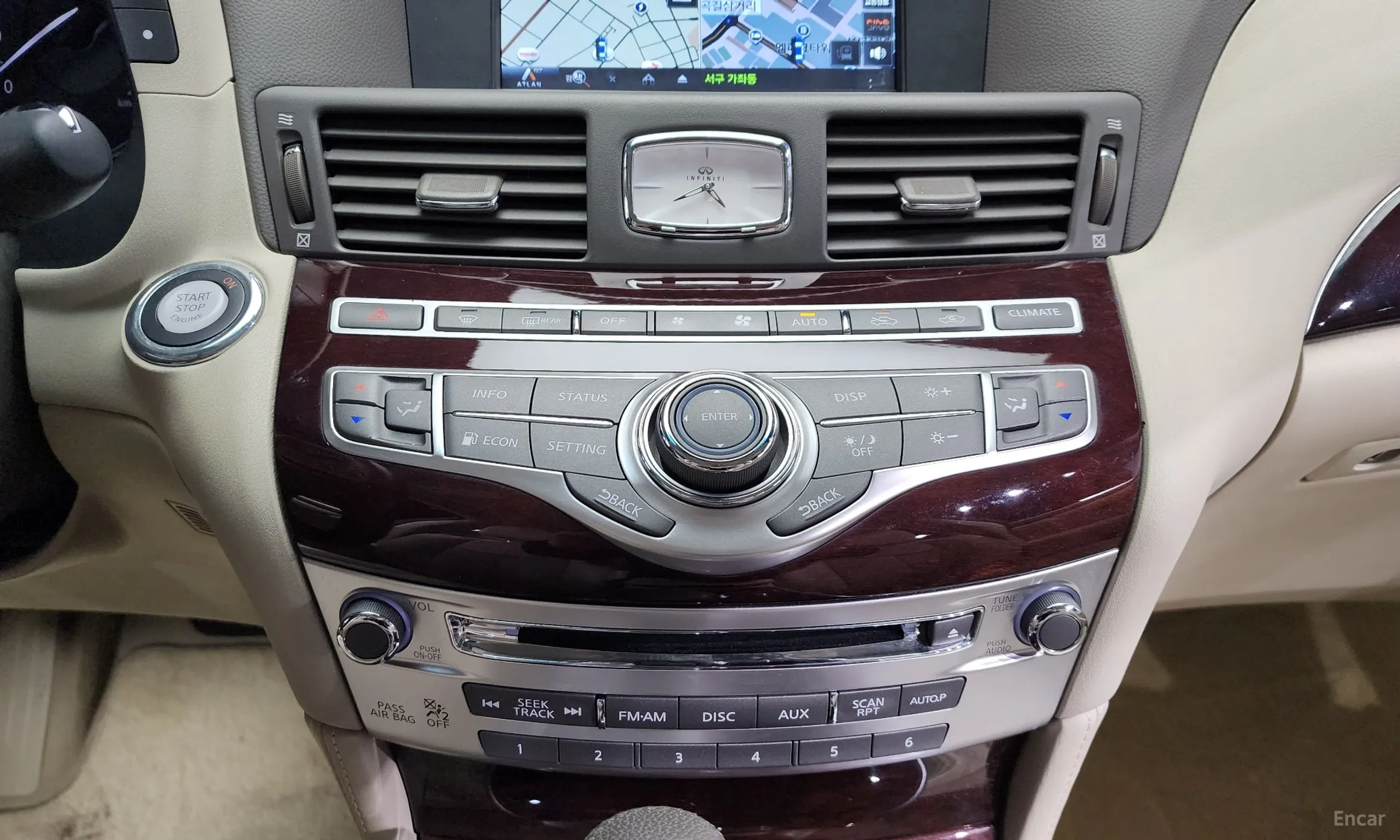 Infiniti Q70 превью 16