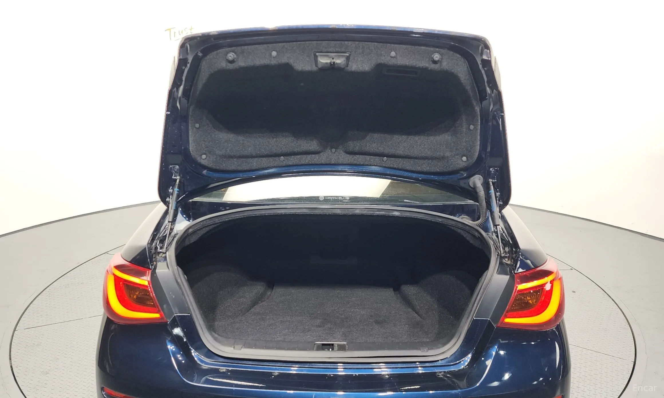 Infiniti Q70 превью 20