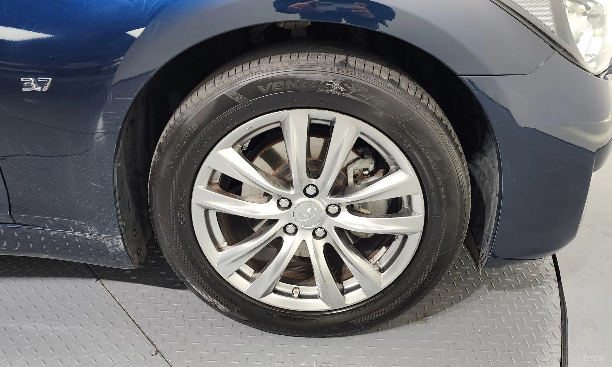 Infiniti Q70 превью 5