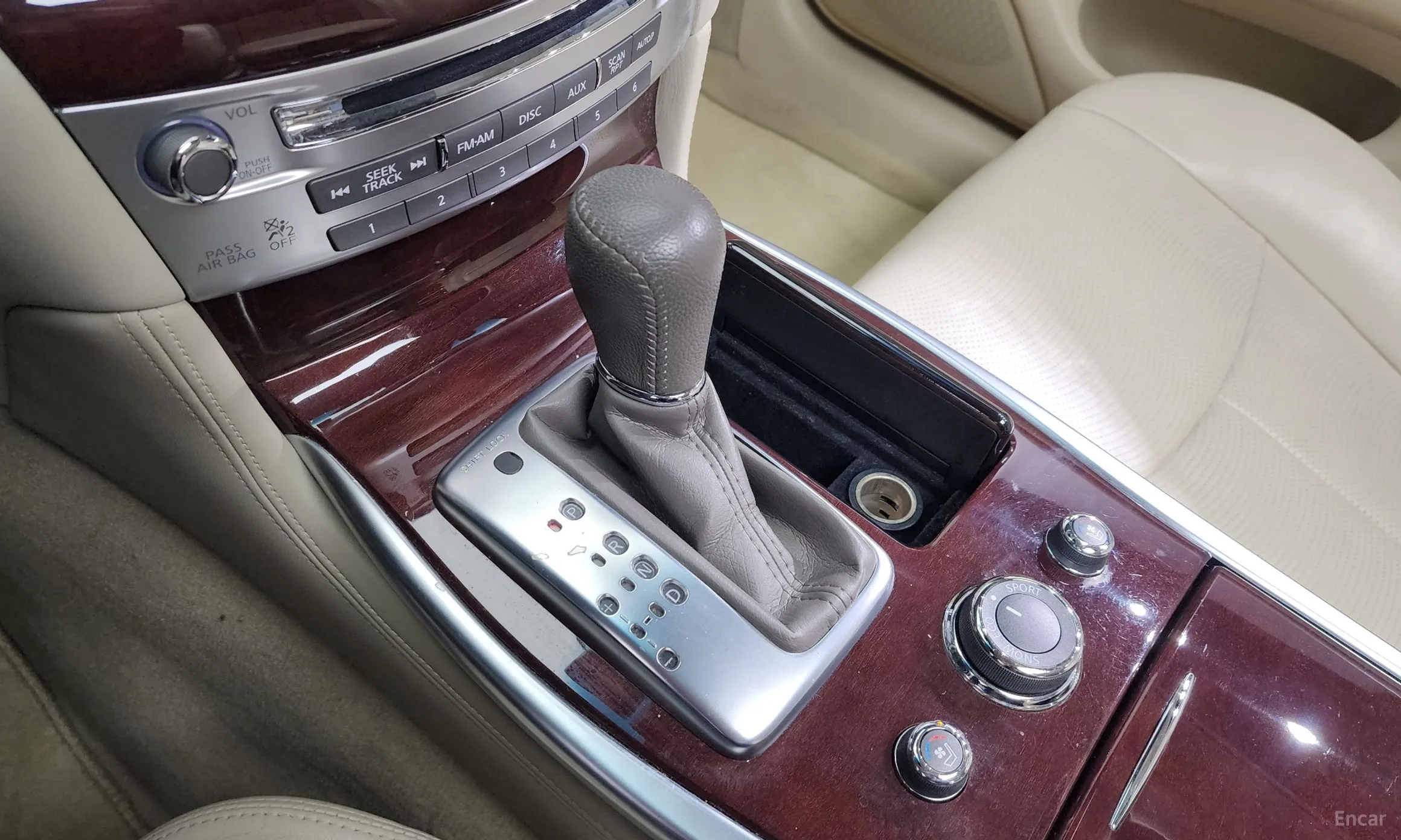 Infiniti Q70 превью 9