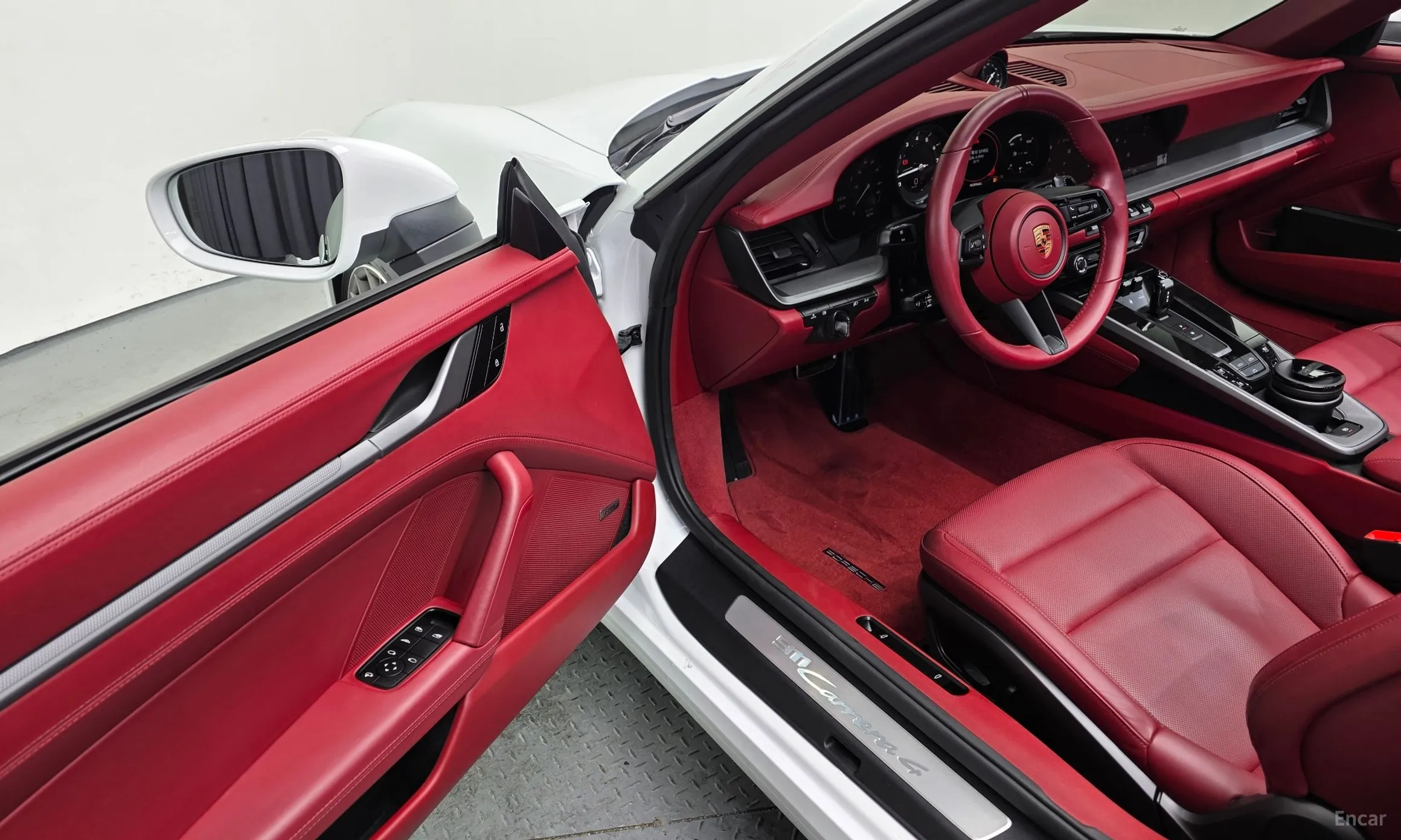 Porsche 911 (992) превью 11