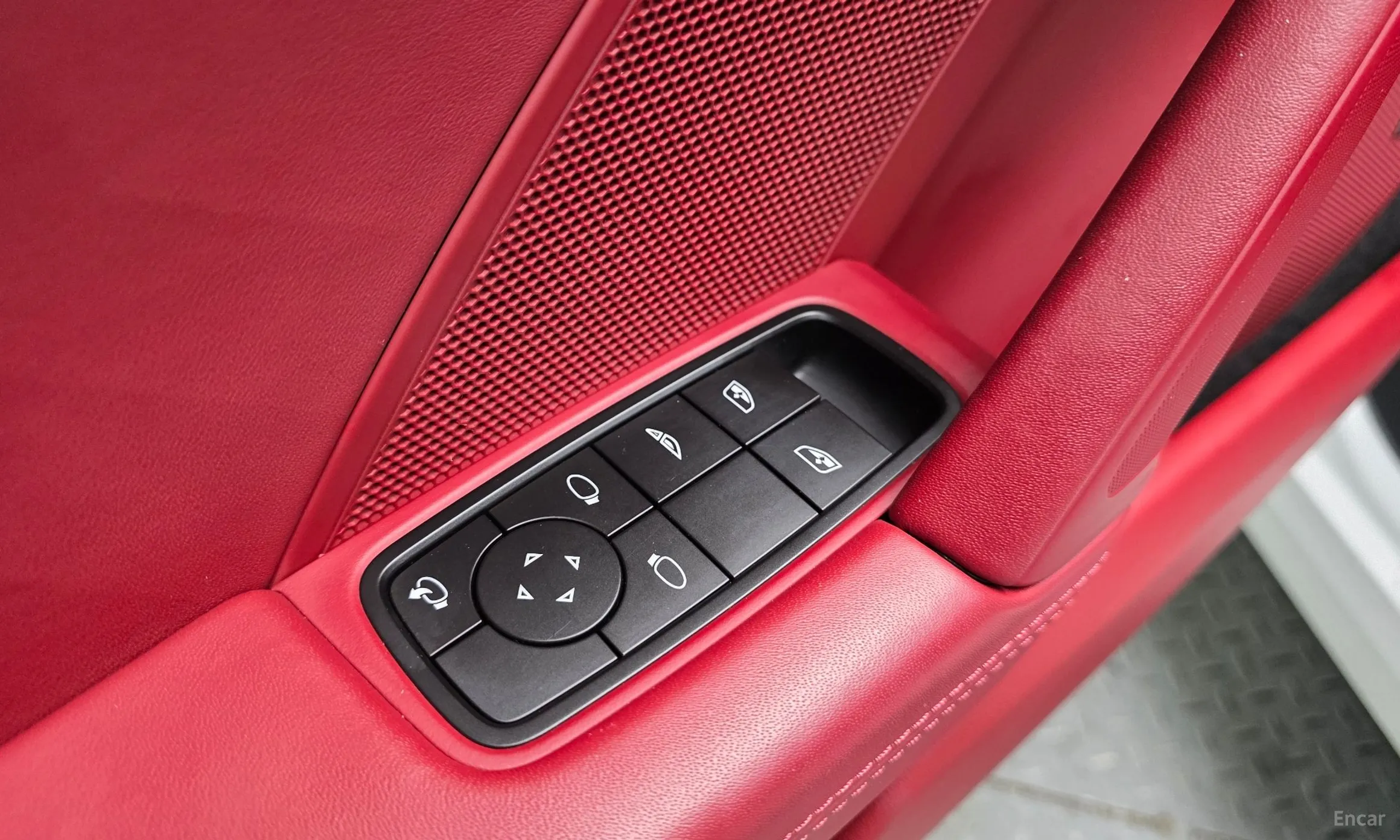 Porsche 911 (992) превью 12