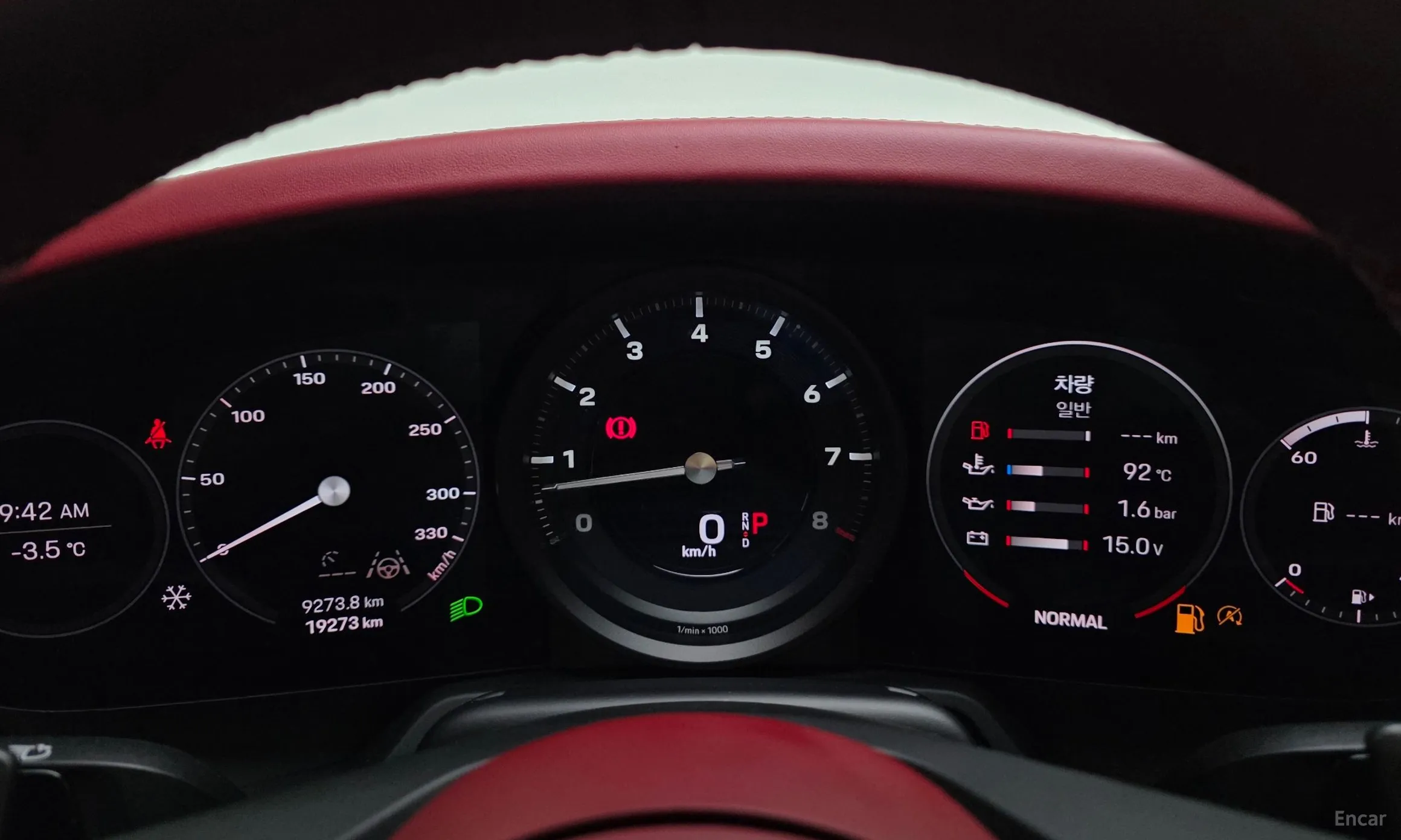 Porsche 911 (992) превью 8