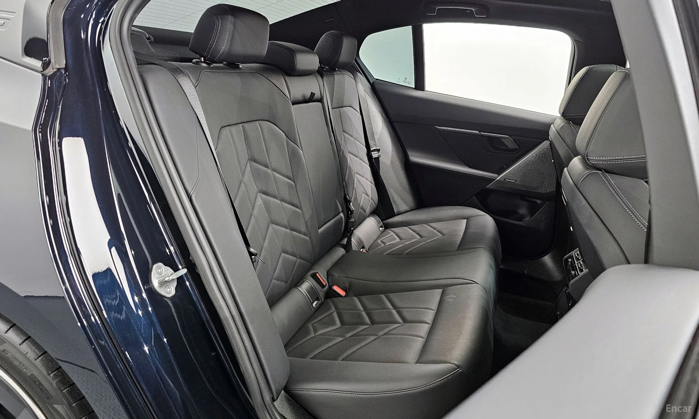 BMW 5 Series (G60) превью 12