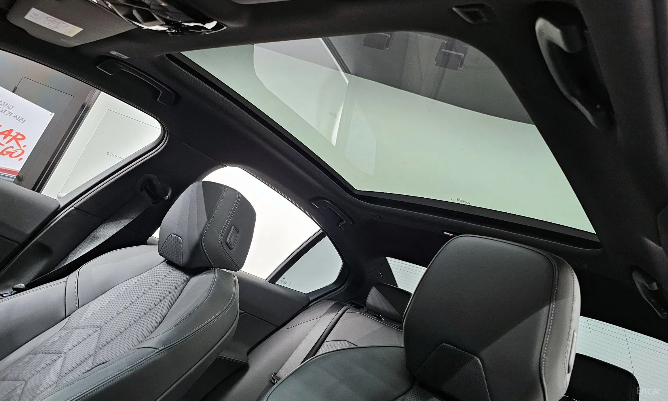 BMW 5 Series (G60) превью 19