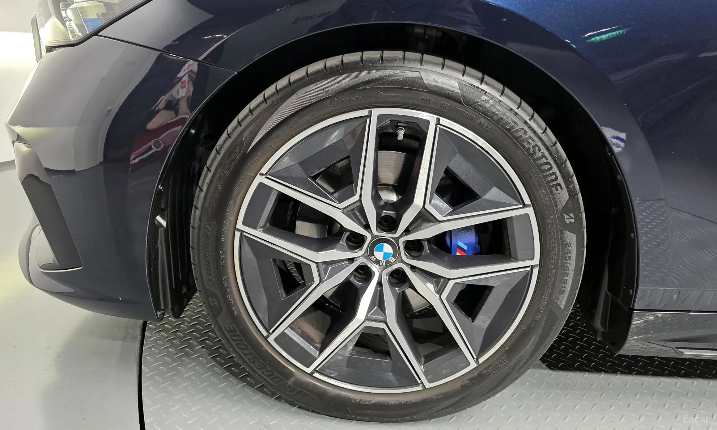 BMW 5 Series (G60) превью 5
