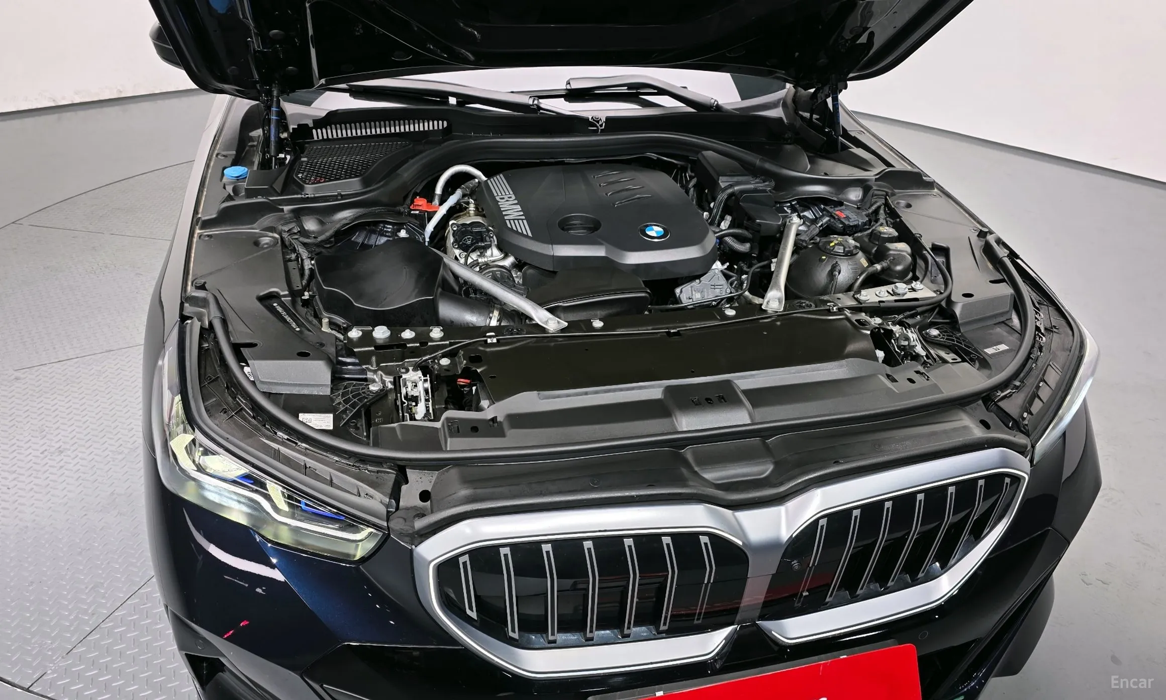 BMW 5 Series (G60) превью 6