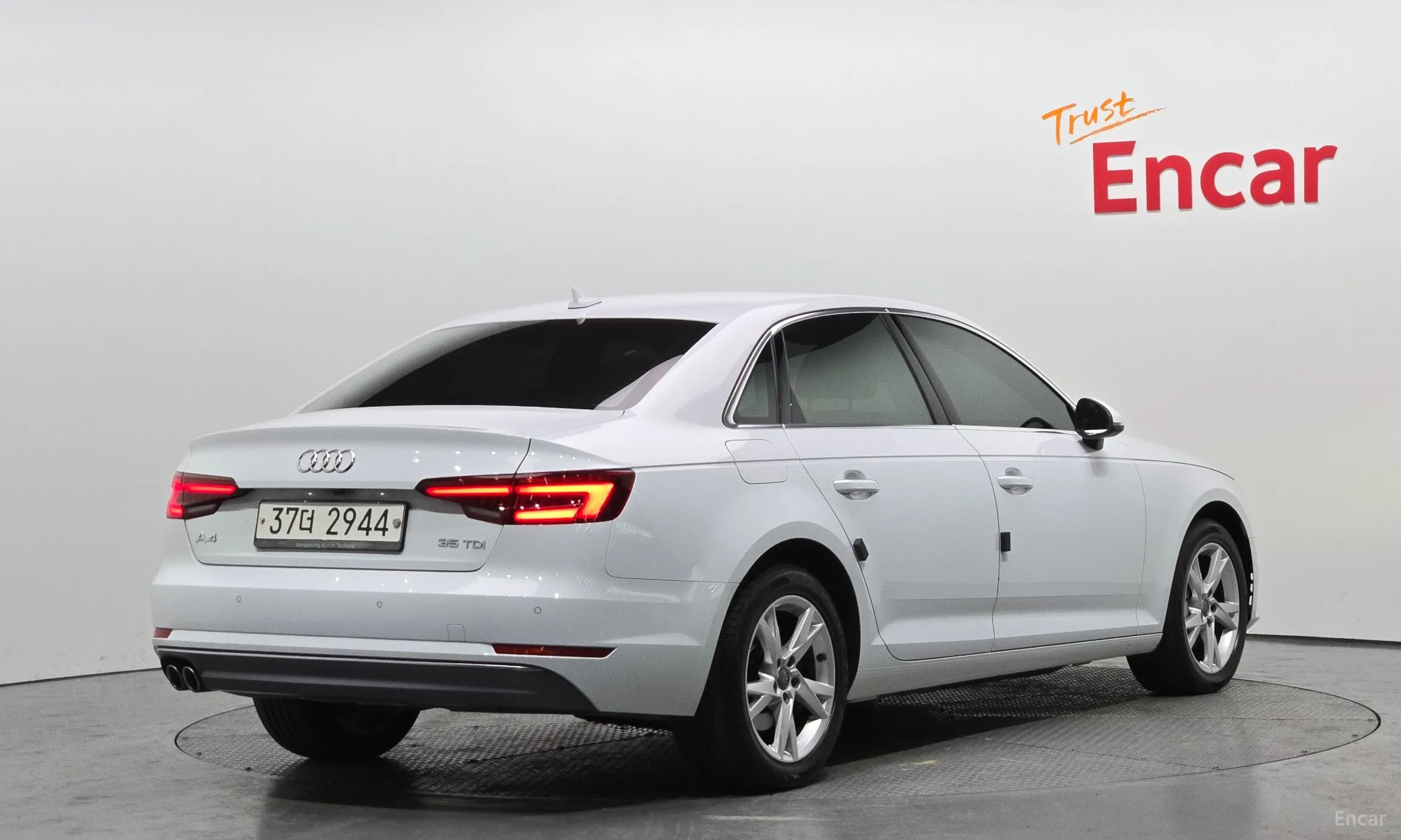 Audi A4 (B9)