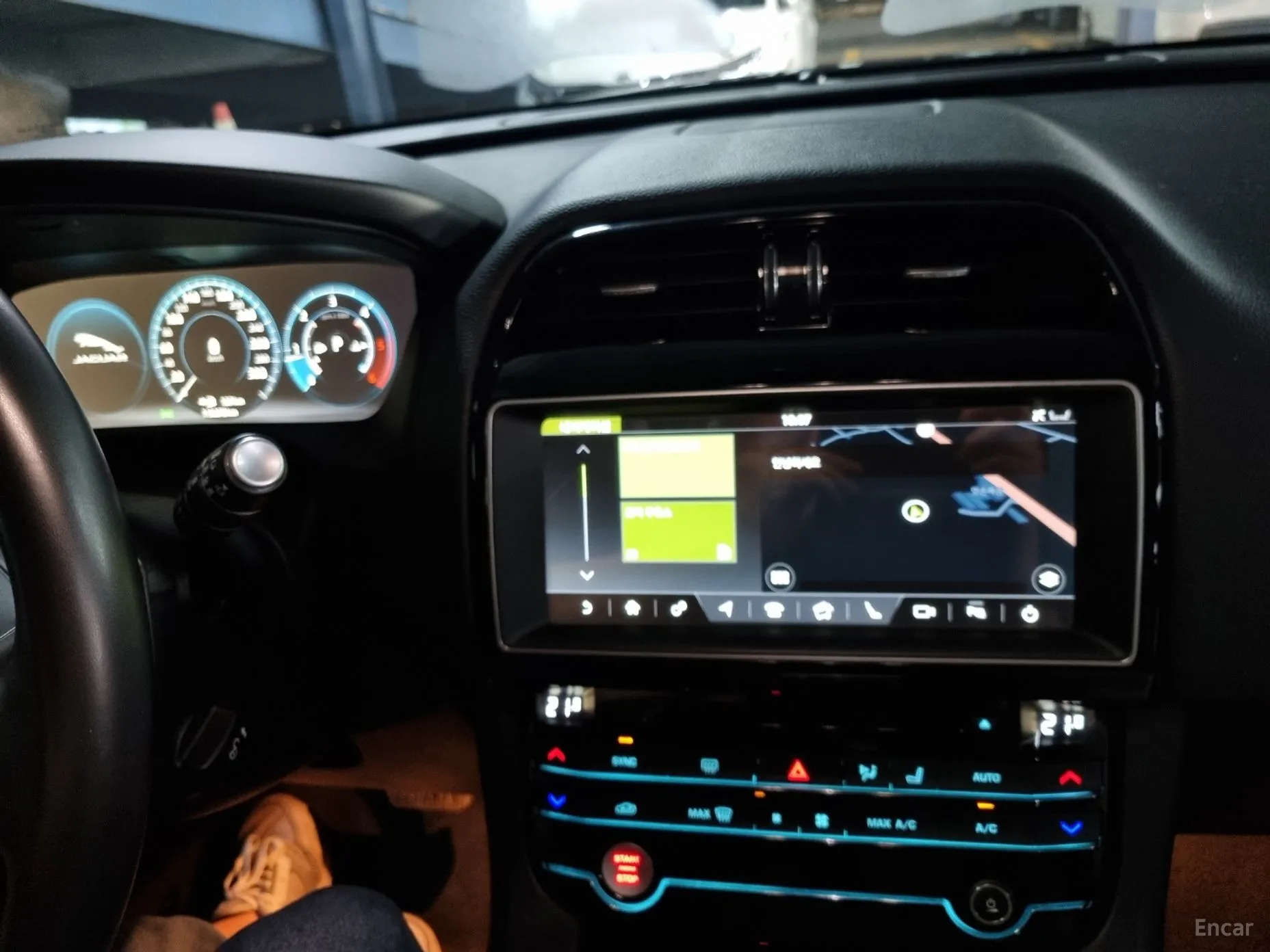 Jaguar F-PACE превью 16