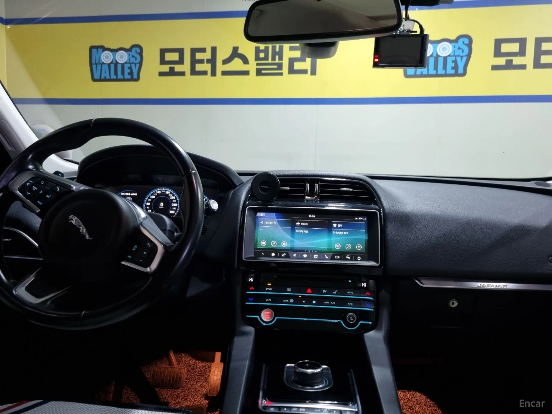 Jaguar F-PACE превью 19
