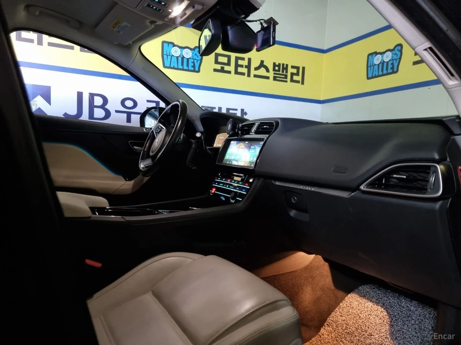 Jaguar F-PACE превью 7