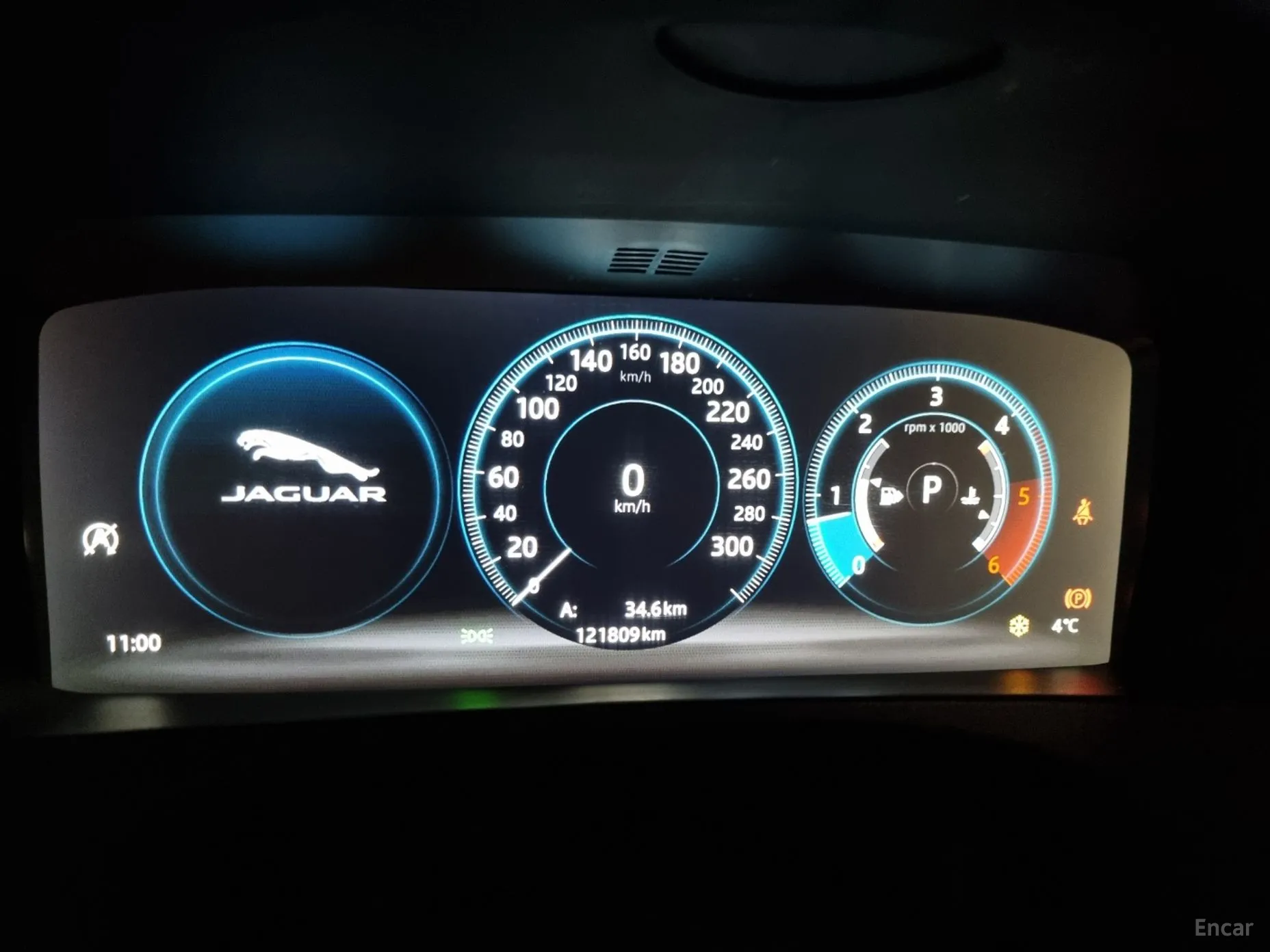 Jaguar F-PACE превью 8