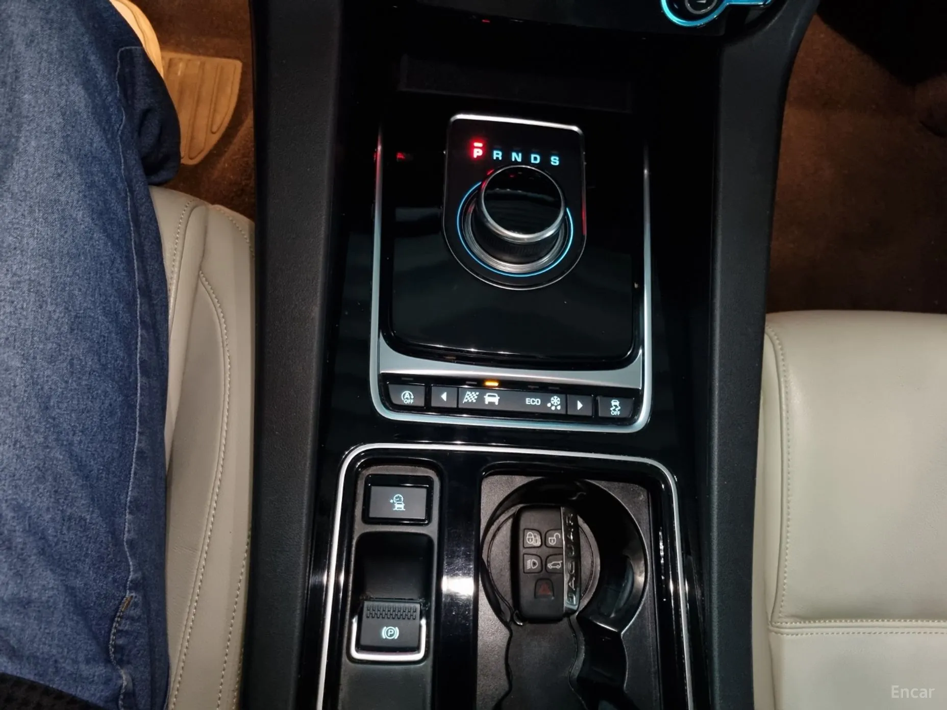 Jaguar F-PACE превью 9