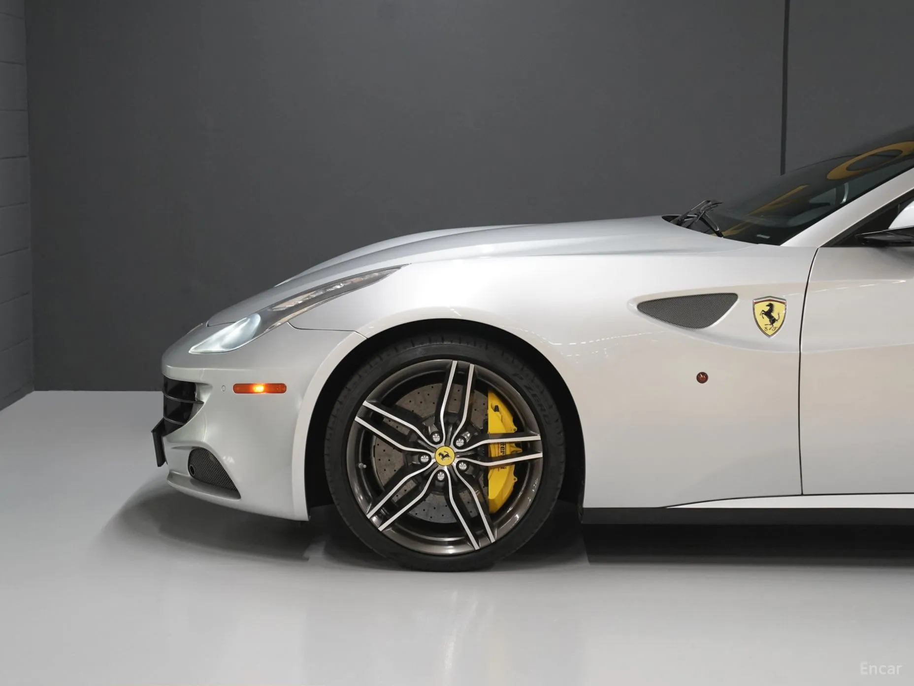 Ferrari FF превью 11
