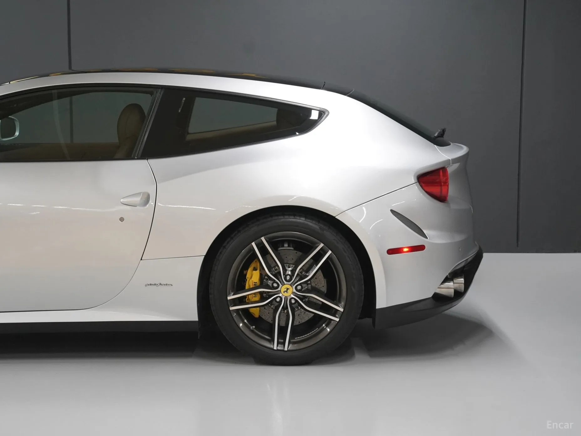 Ferrari FF превью 12