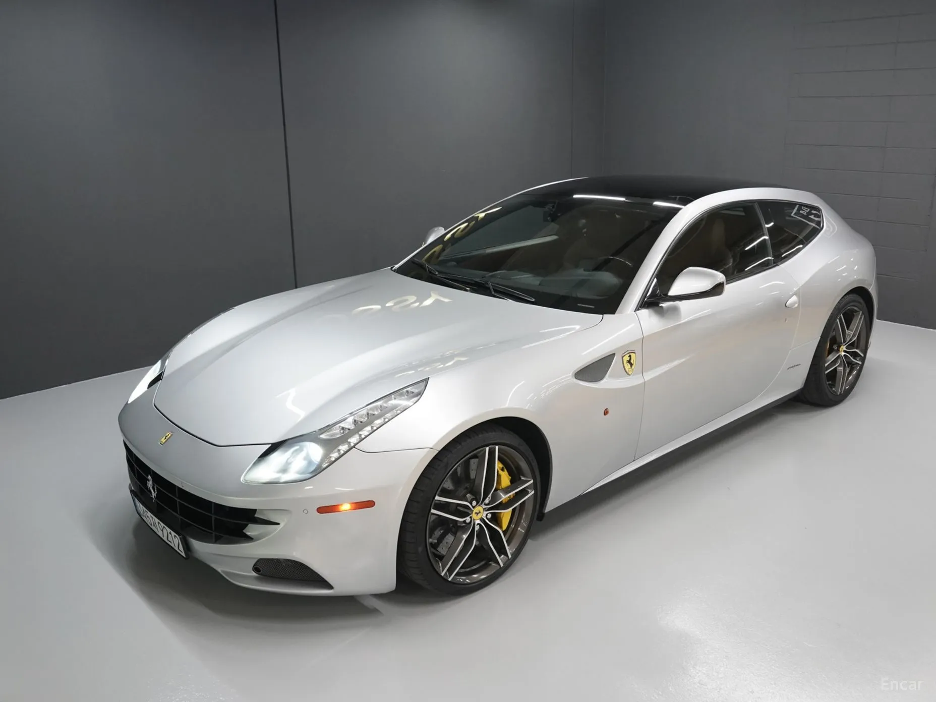 Ferrari FF превью 13