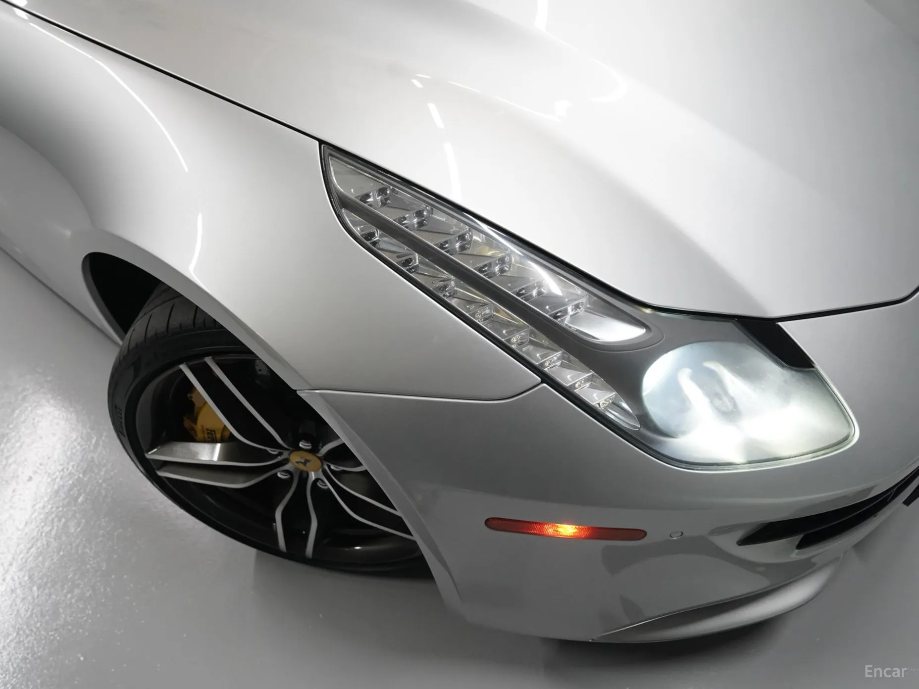 Ferrari FF превью 16