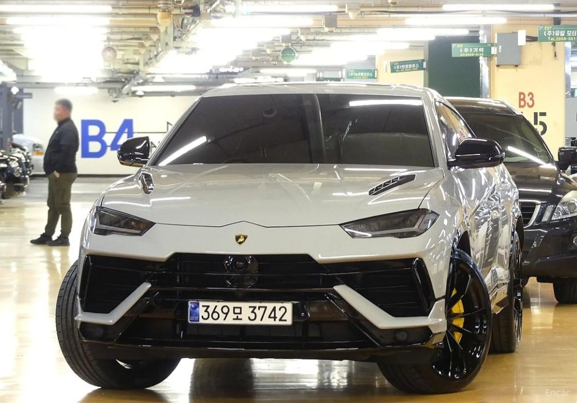 Lamborghini Urus превью 3