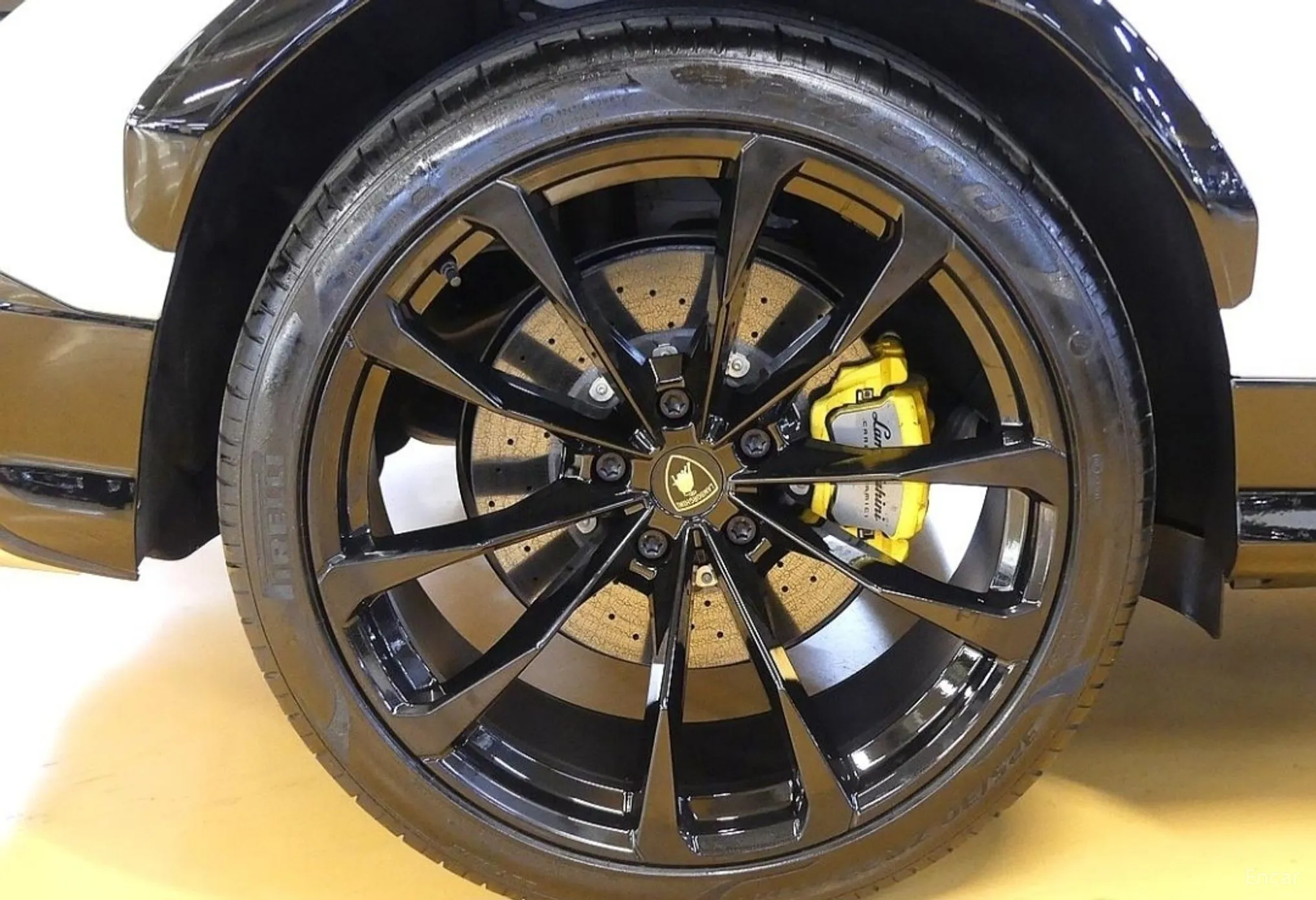 Lamborghini Urus превью 5