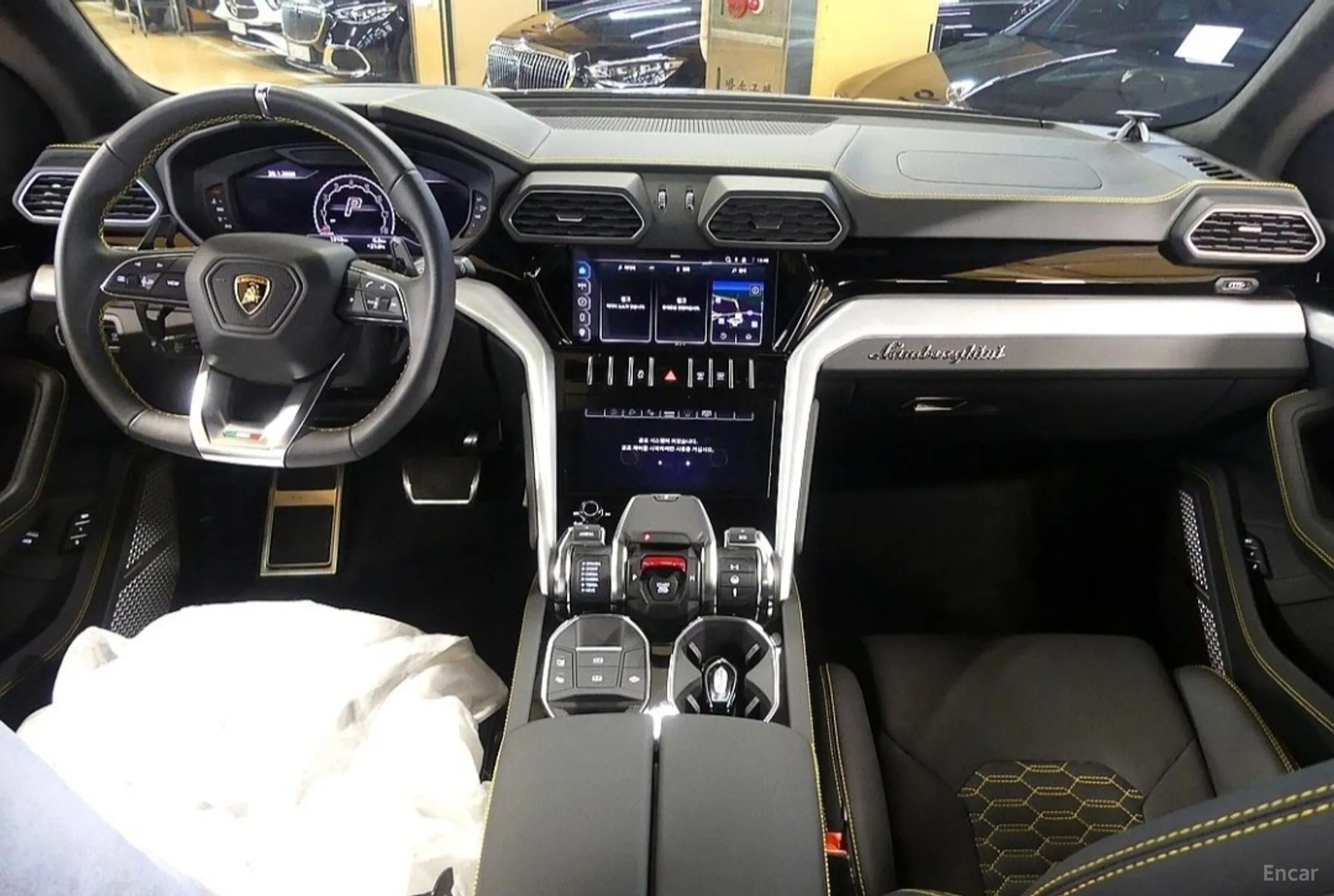 Lamborghini Urus превью 7