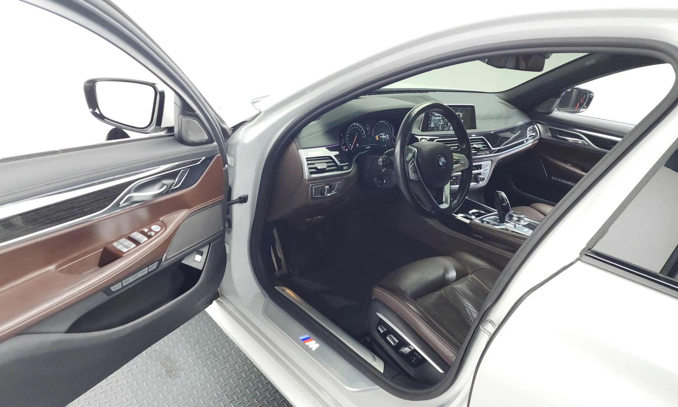 BMW 7 Series (G11) превью 10