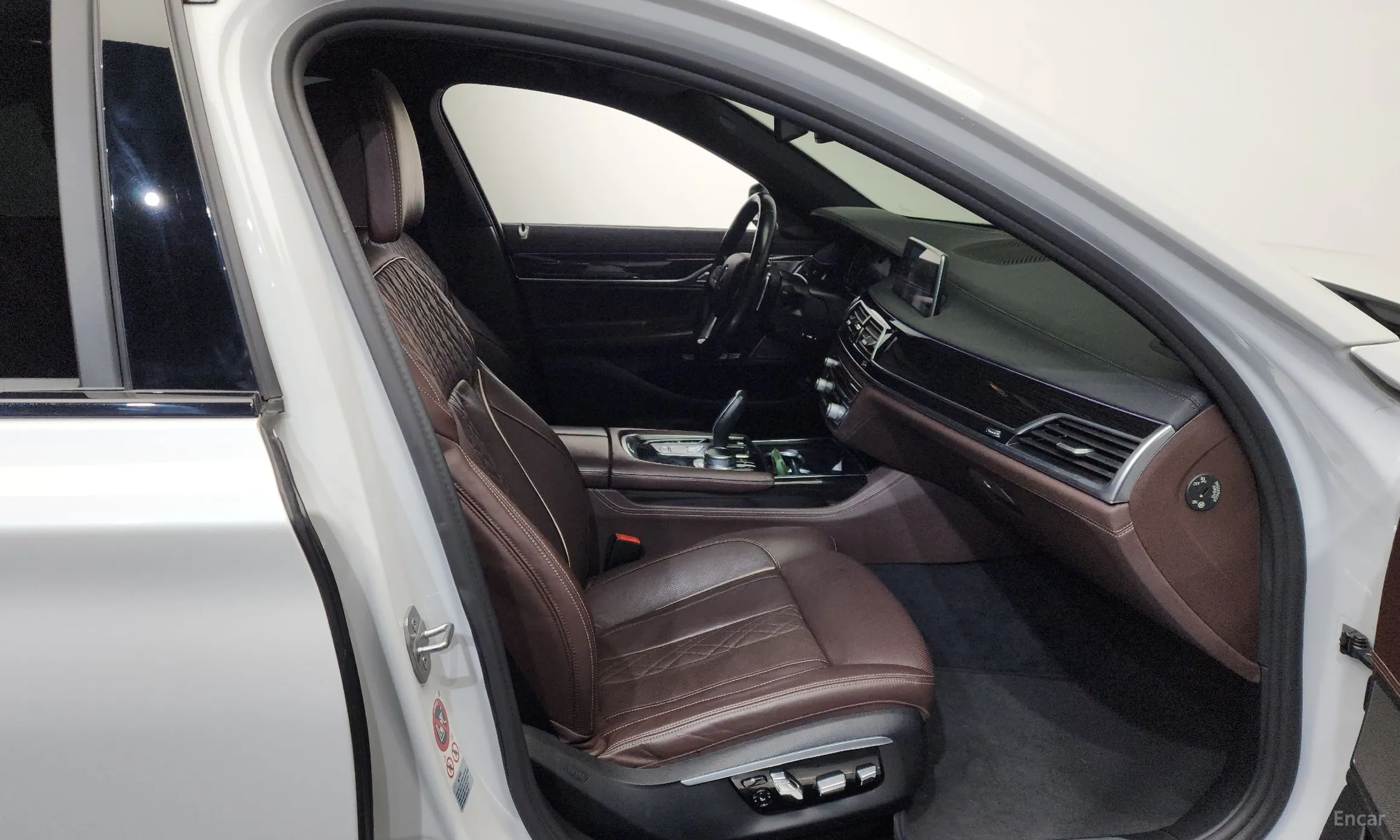 BMW 7 Series (G11) превью 11