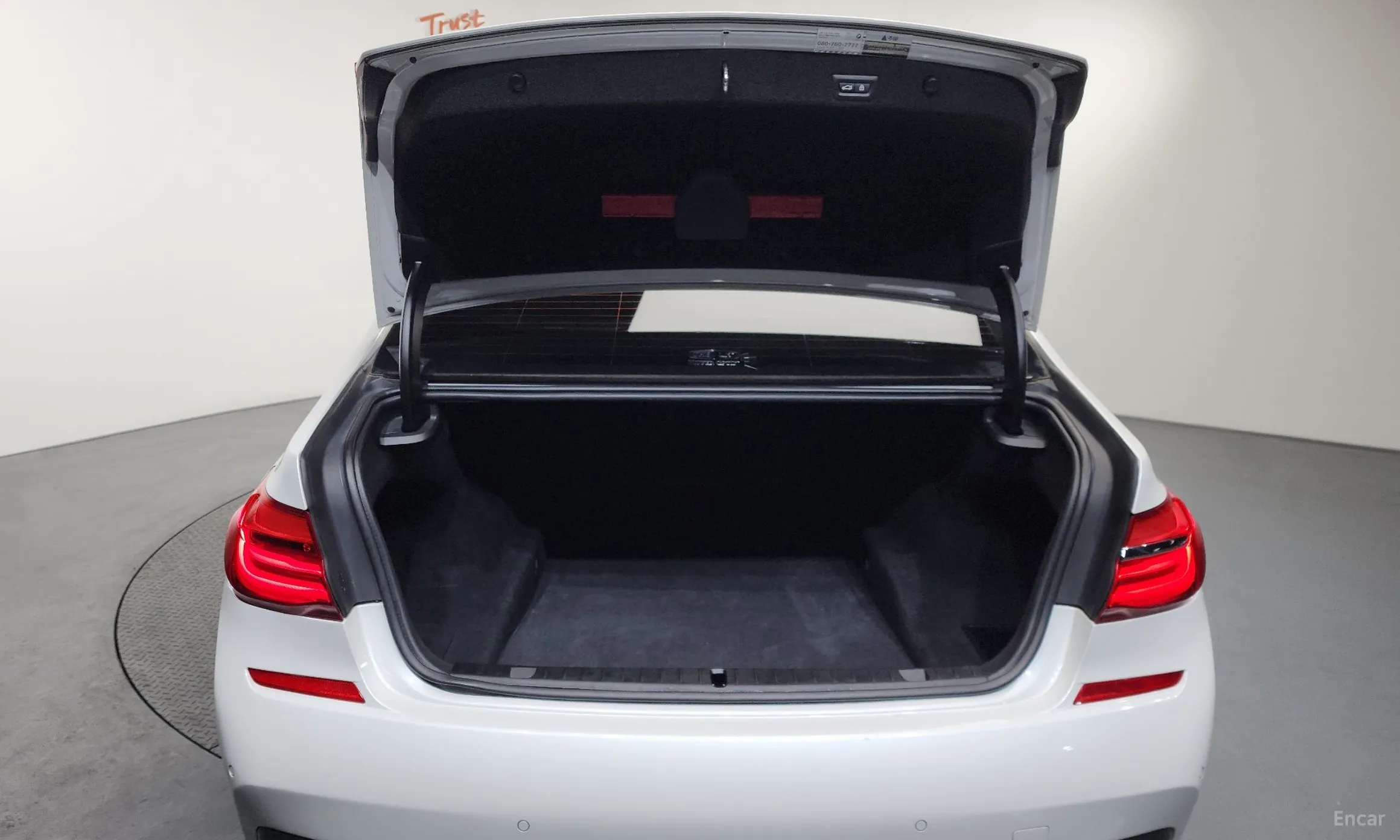 BMW 7 Series (G11) превью 20