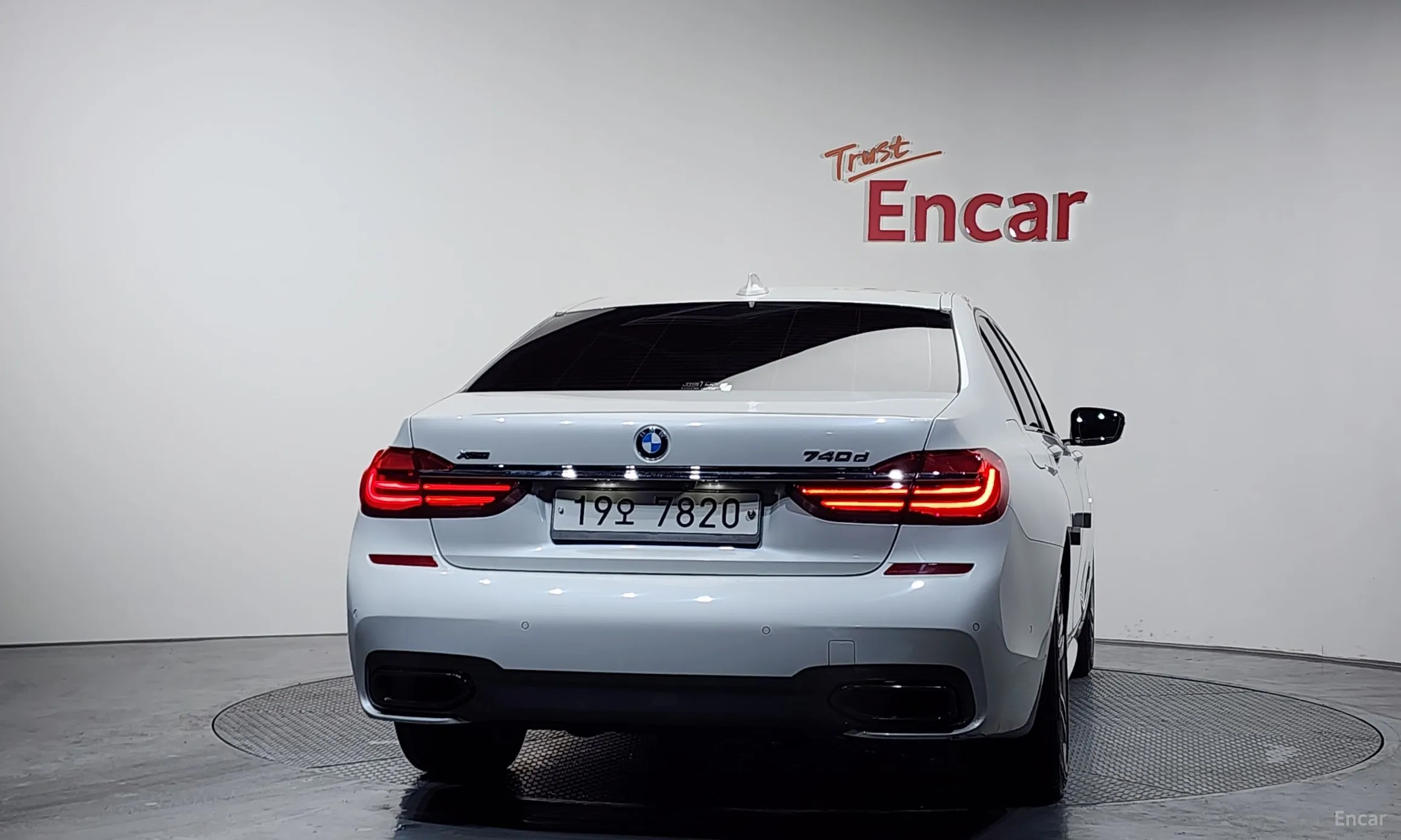 BMW 7 Series (G11) превью 4