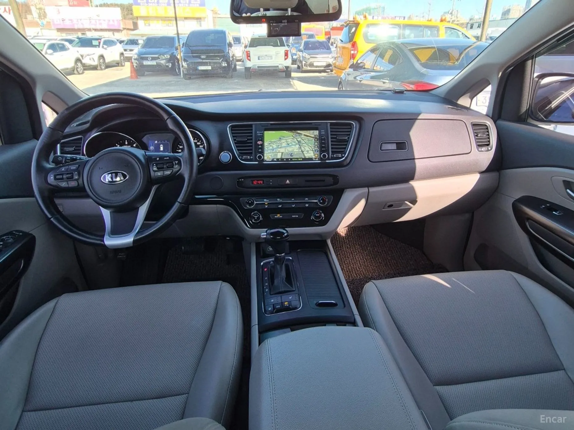 Kia Carnival превью 10