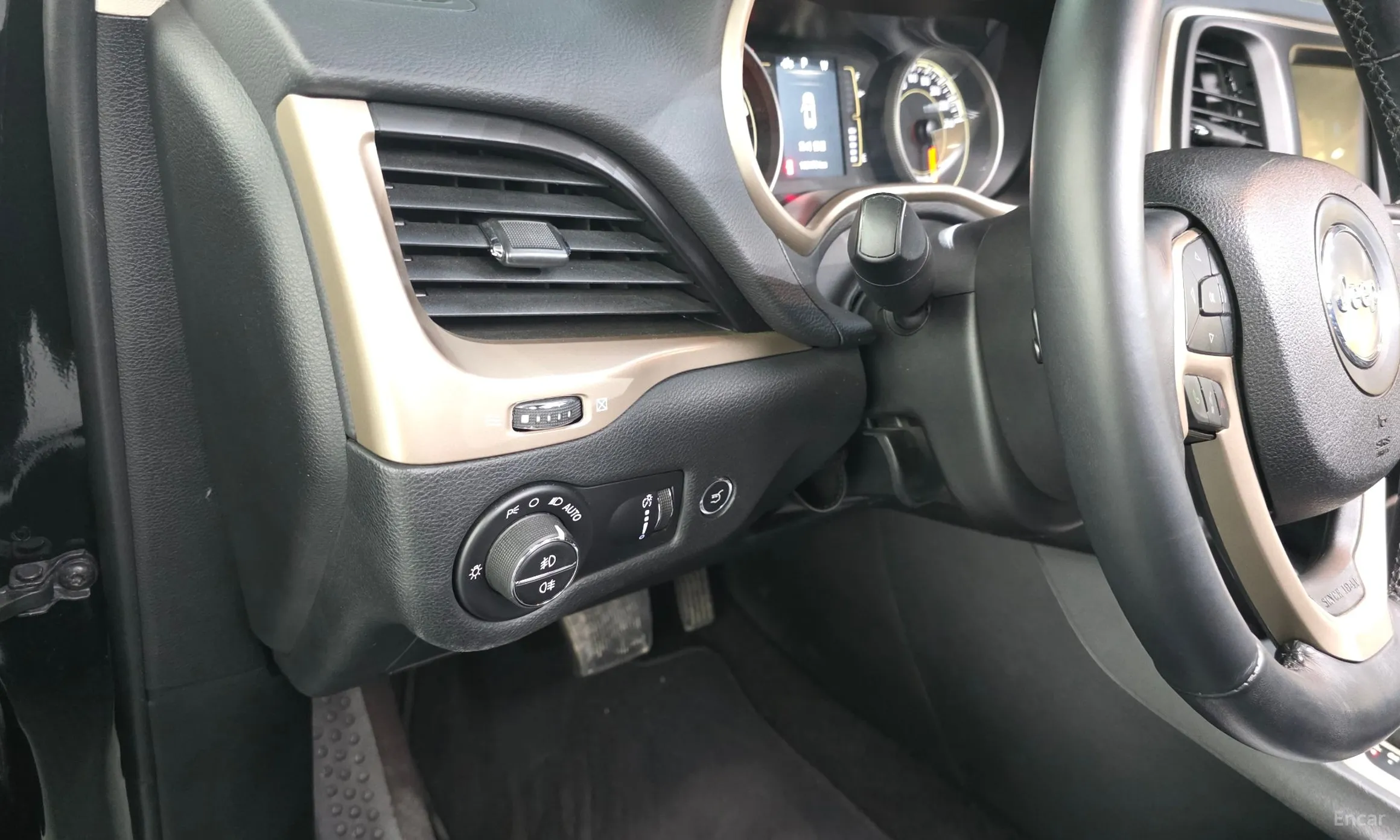 Jeep Cherokee (KL) превью 16