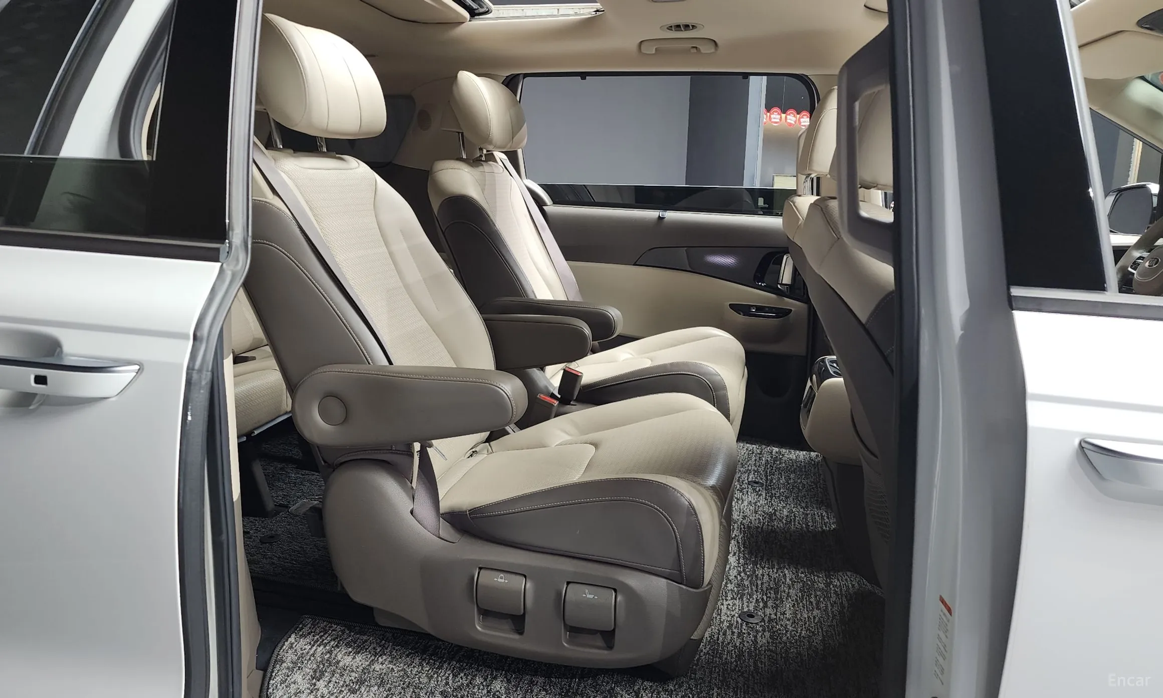 Kia Carnival Gen 4 превью 12