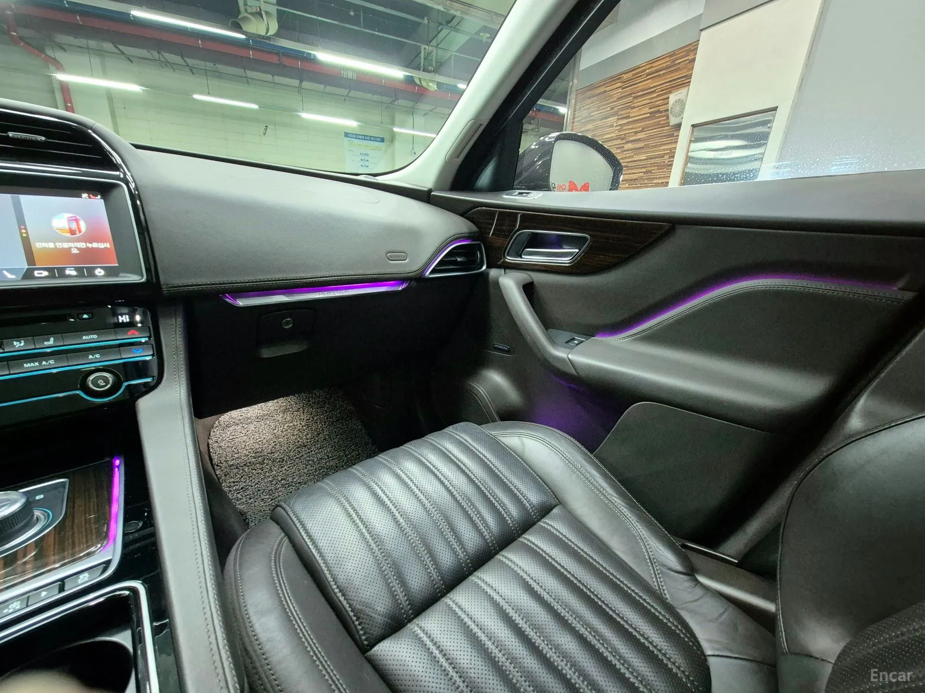 Jaguar F-PACE превью 12