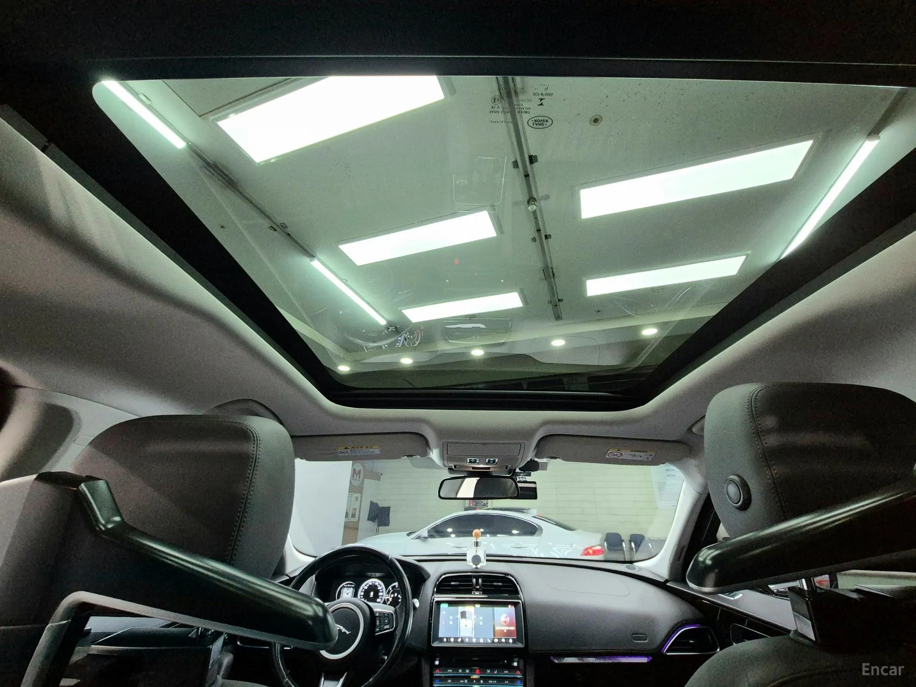 Jaguar F-PACE превью 15