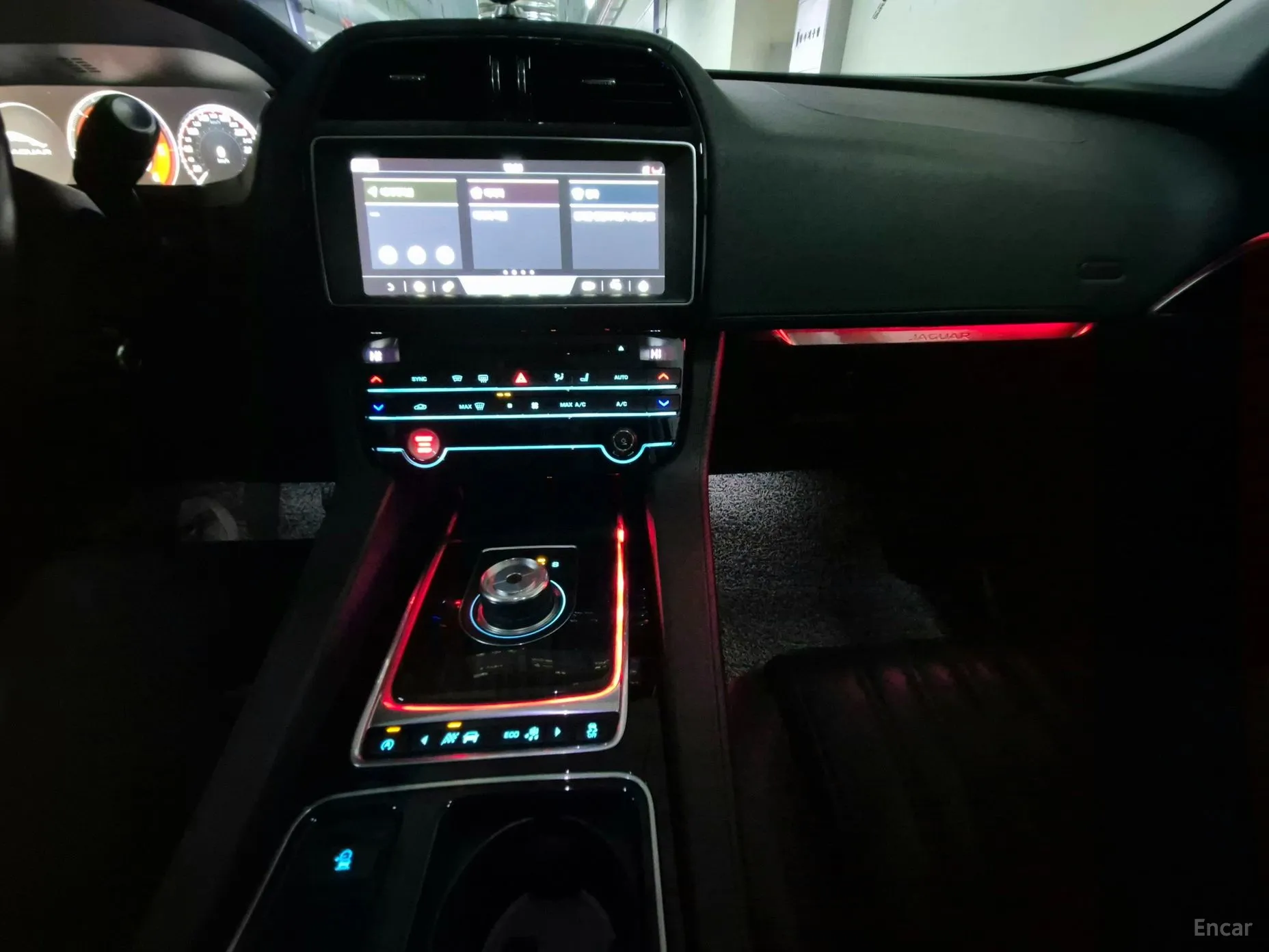 Jaguar F-PACE превью 19