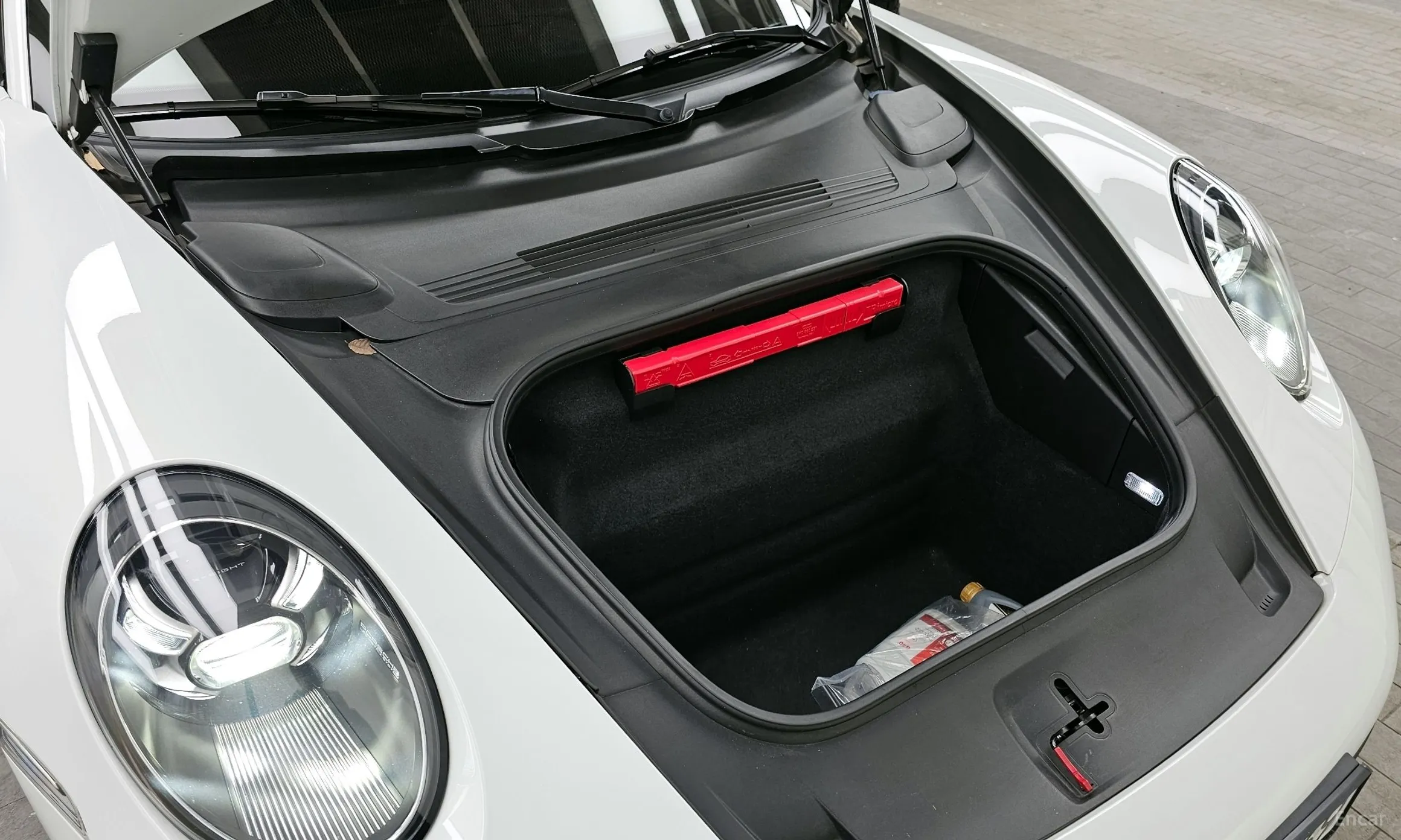 Porsche 911 (992) превью 20