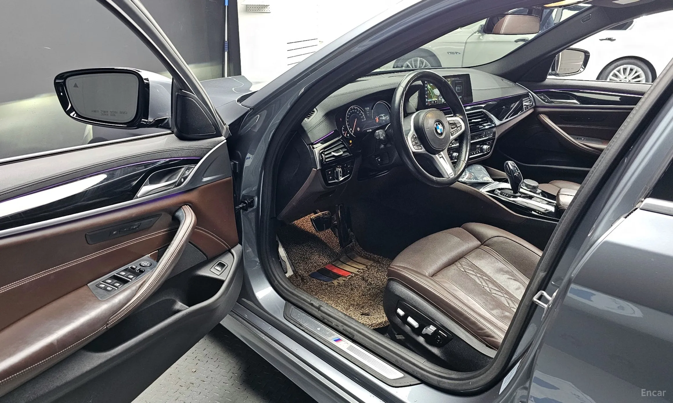 BMW 5 Series (G30) превью 10
