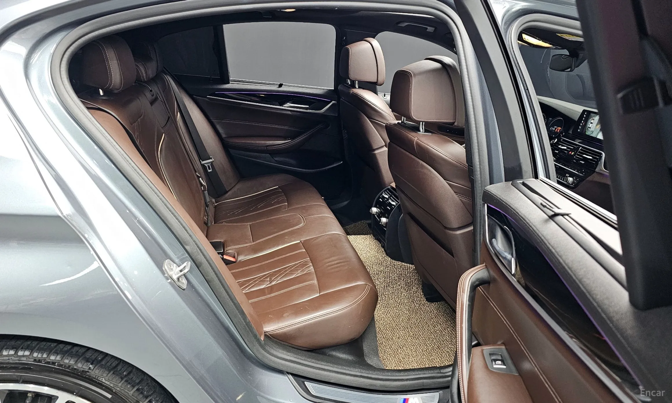 BMW 5 Series (G30) превью 12
