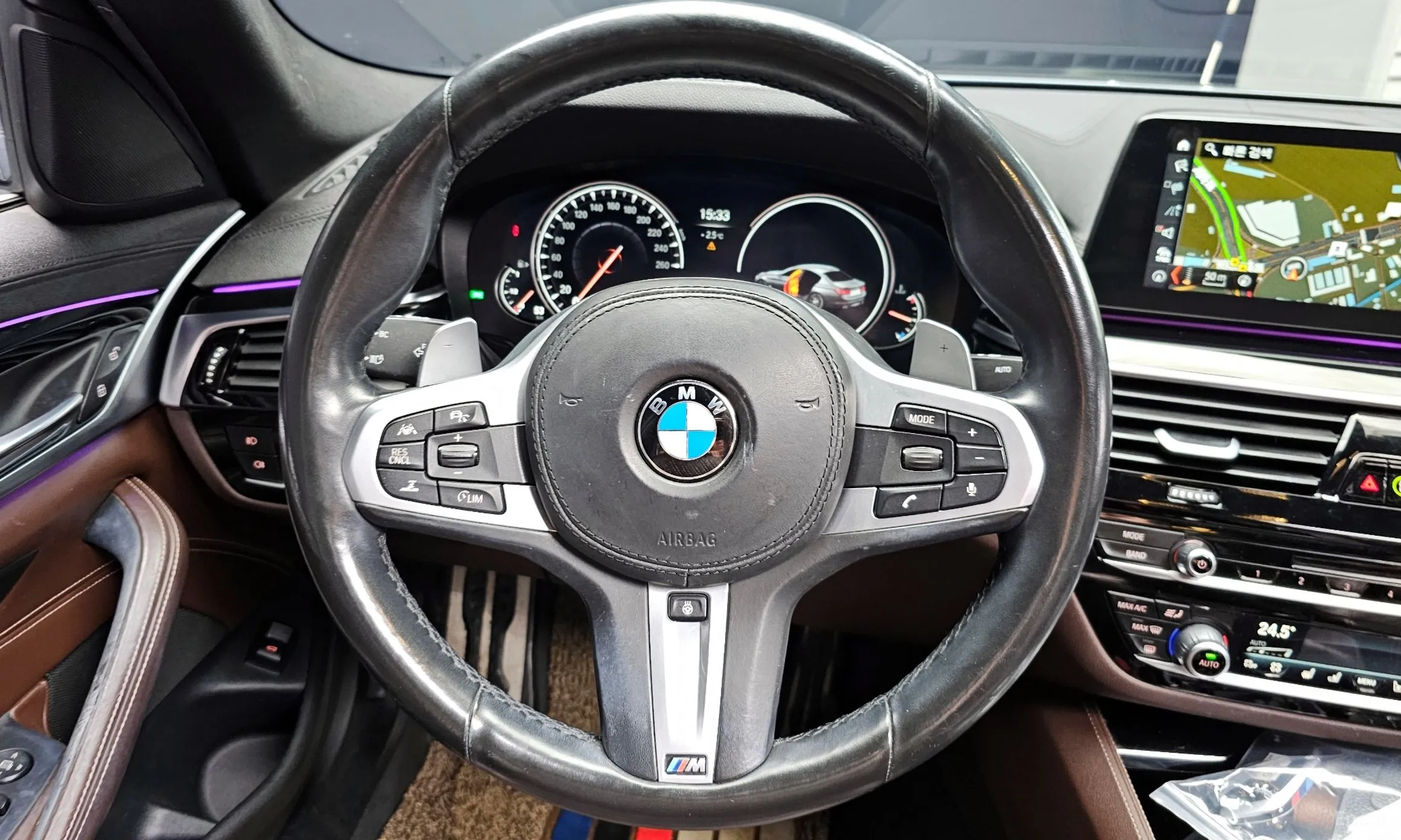BMW 5 Series (G30) превью 13