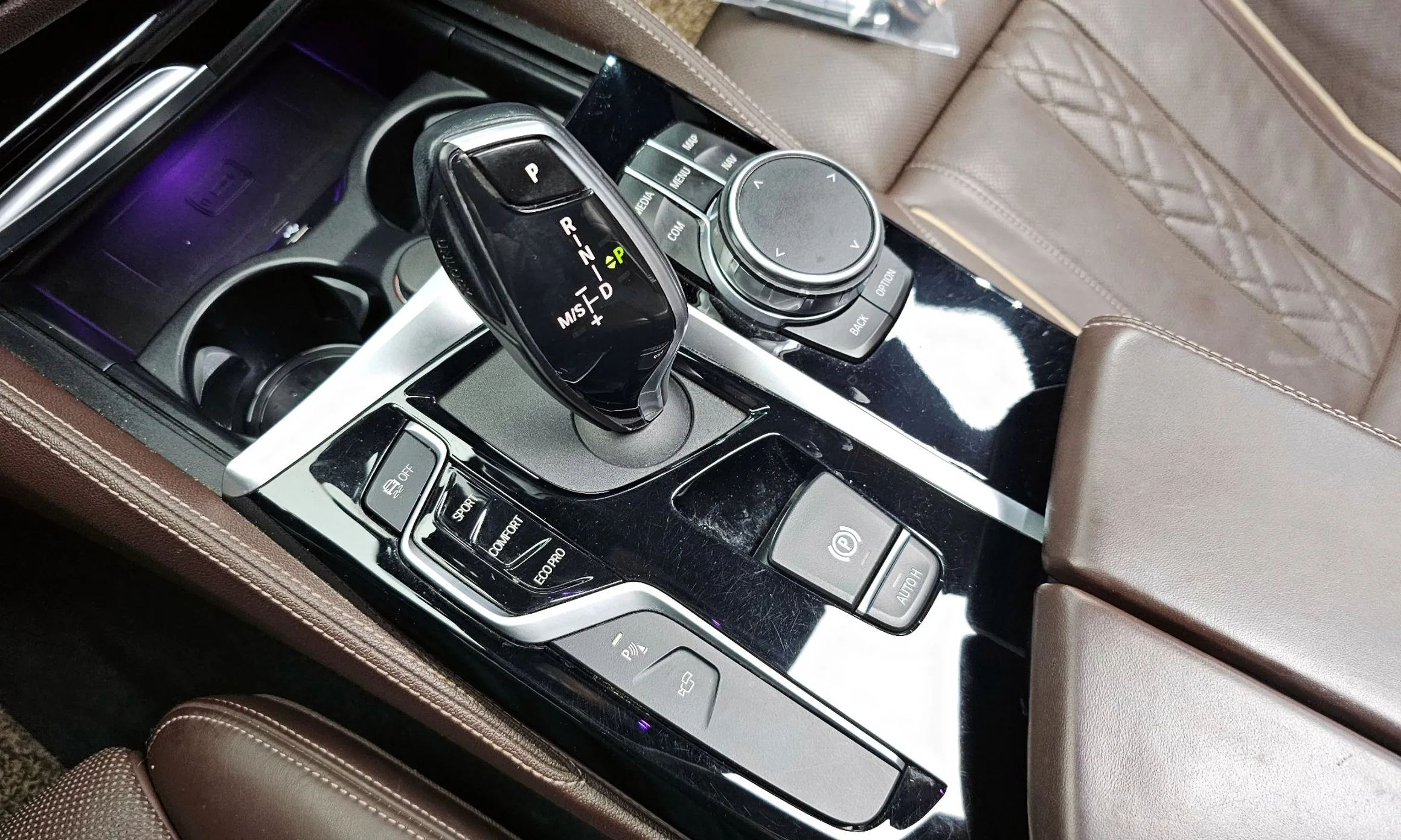 BMW 5 Series (G30) превью 9