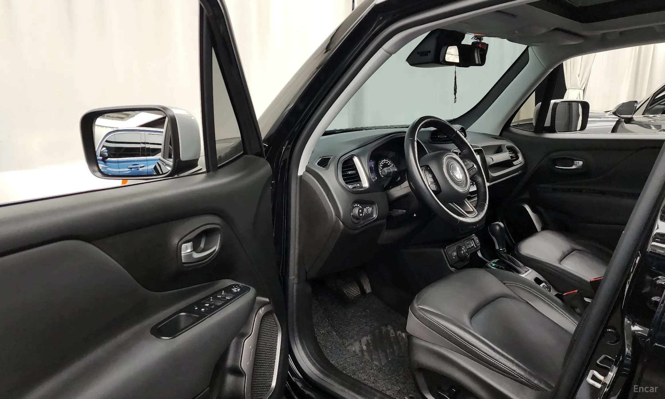 Jeep Renegade превью 10