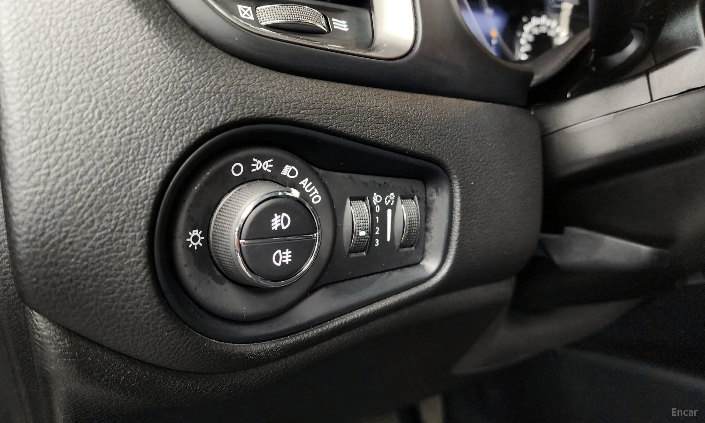 Jeep Renegade превью 16