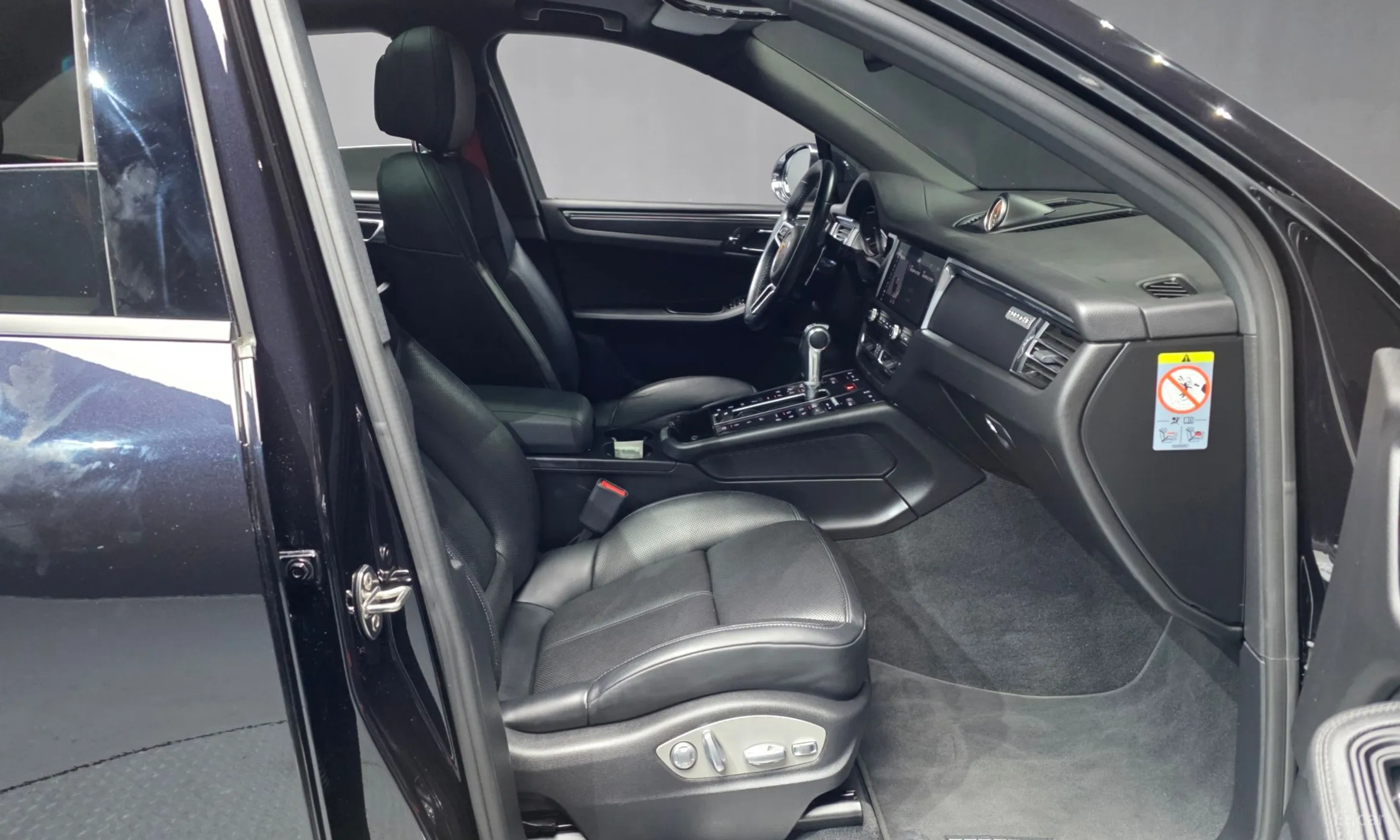 Porsche Macan превью 11