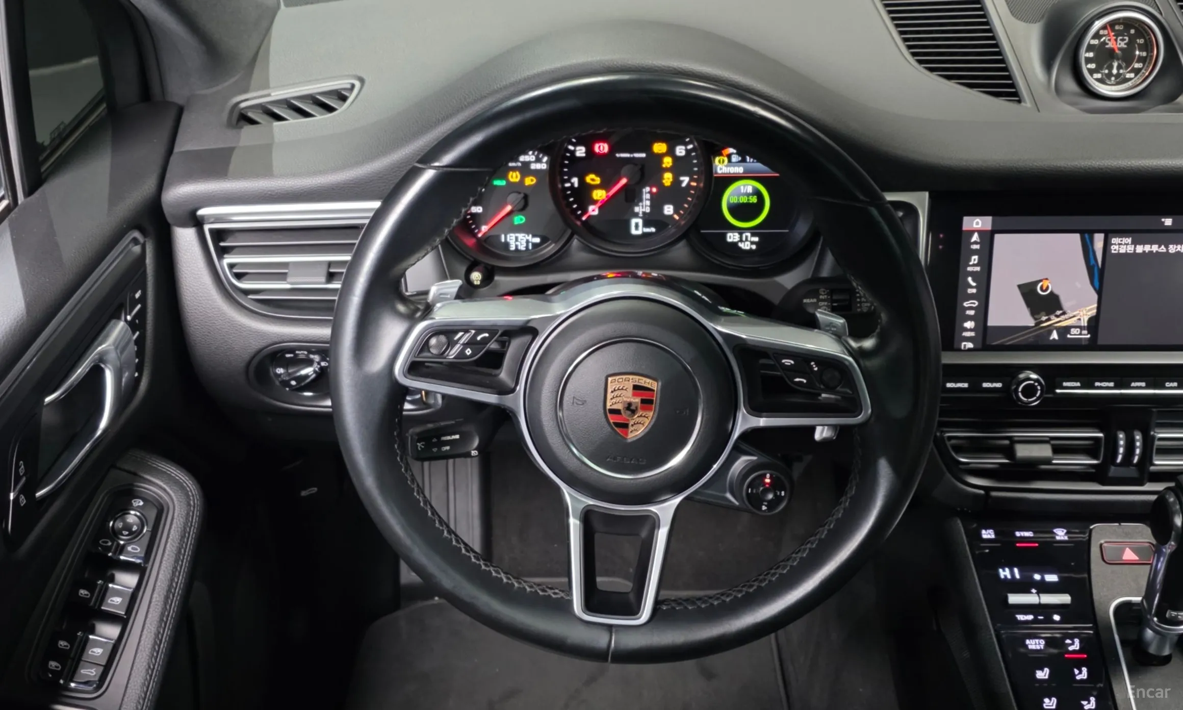 Porsche Macan превью 13