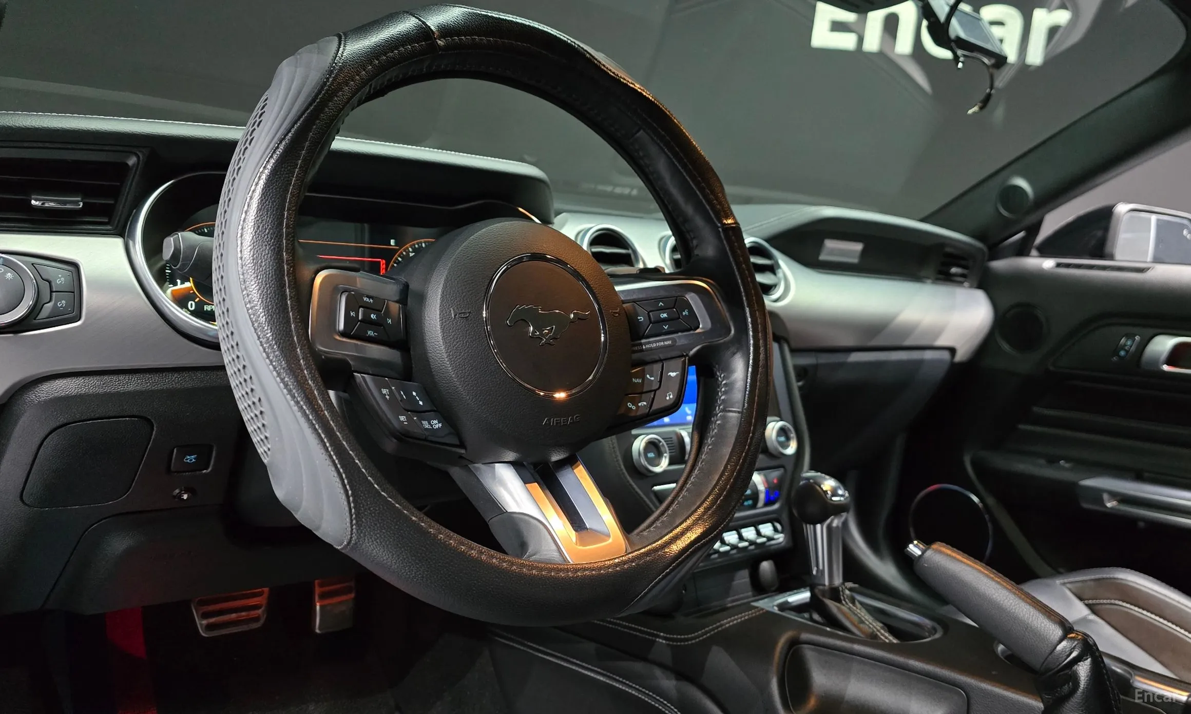 Ford Mustang превью 13