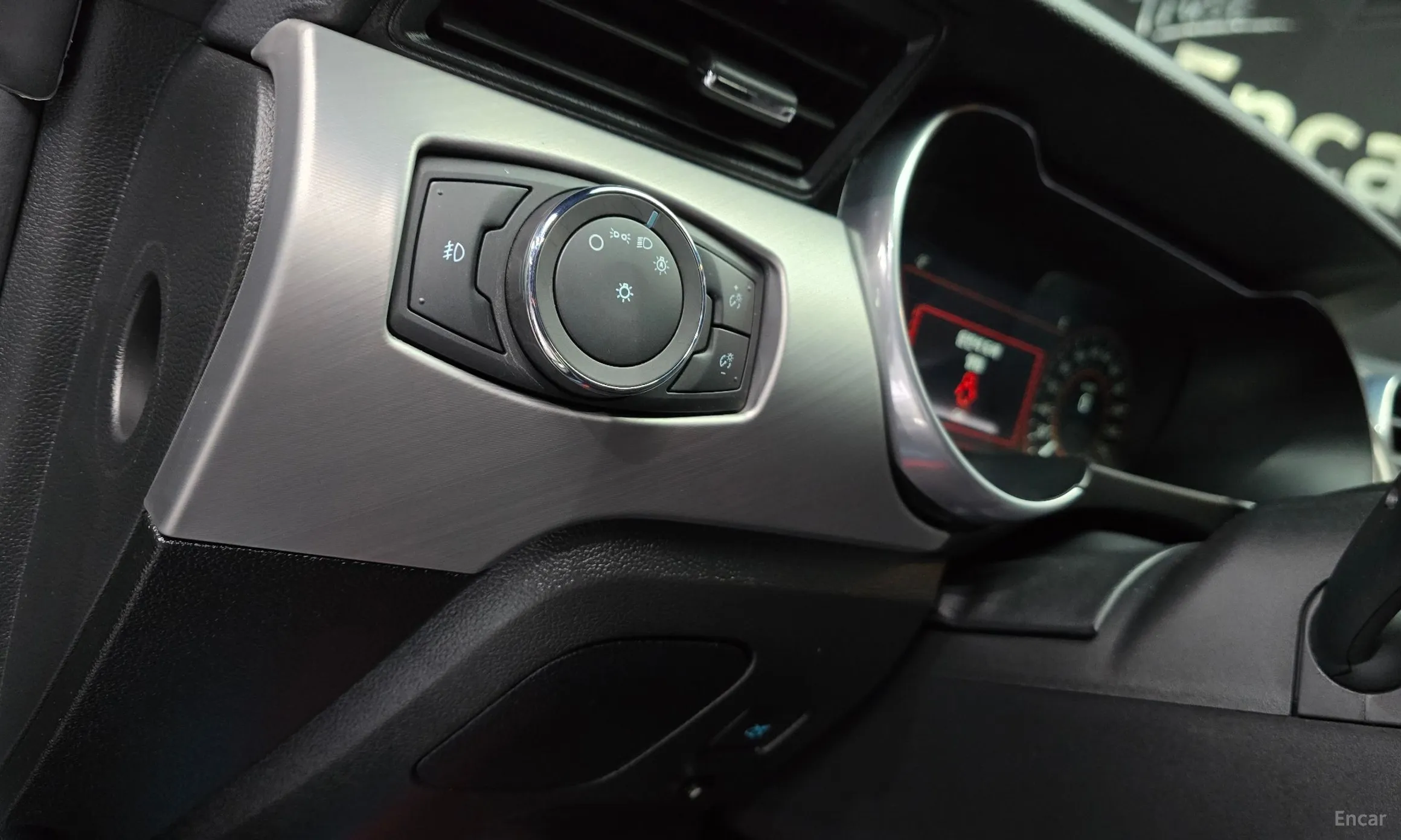 Ford Mustang превью 14