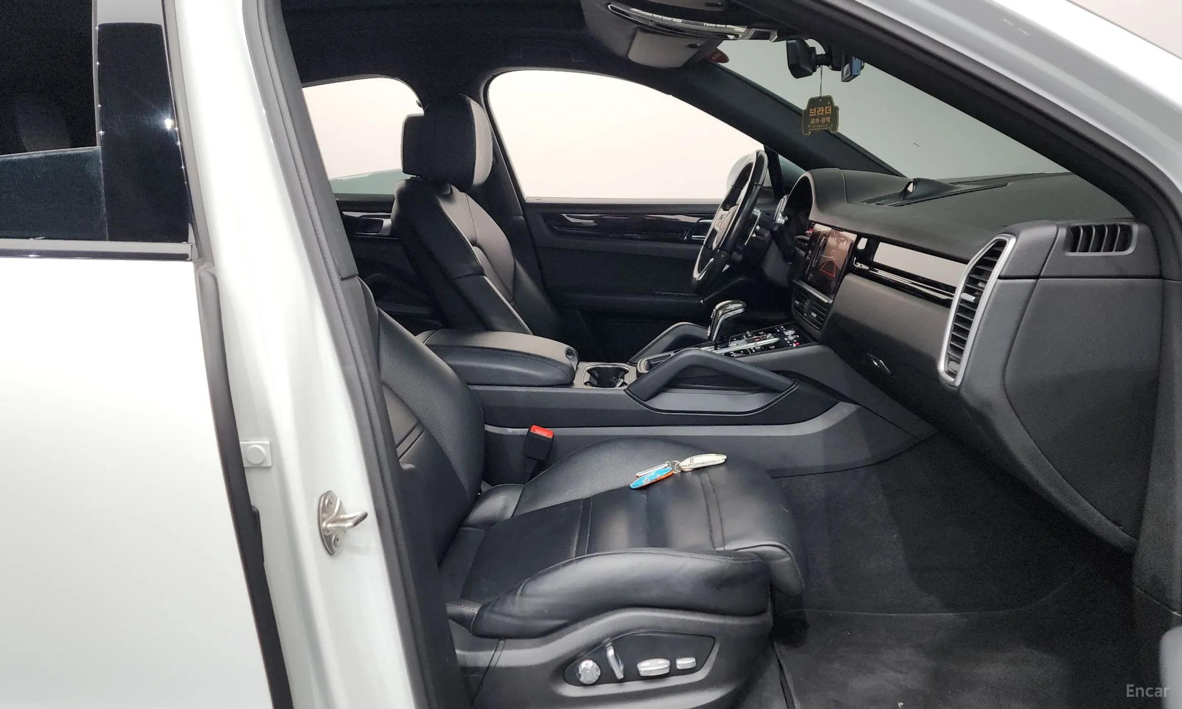 Porsche Cayenne (PO536) превью 11