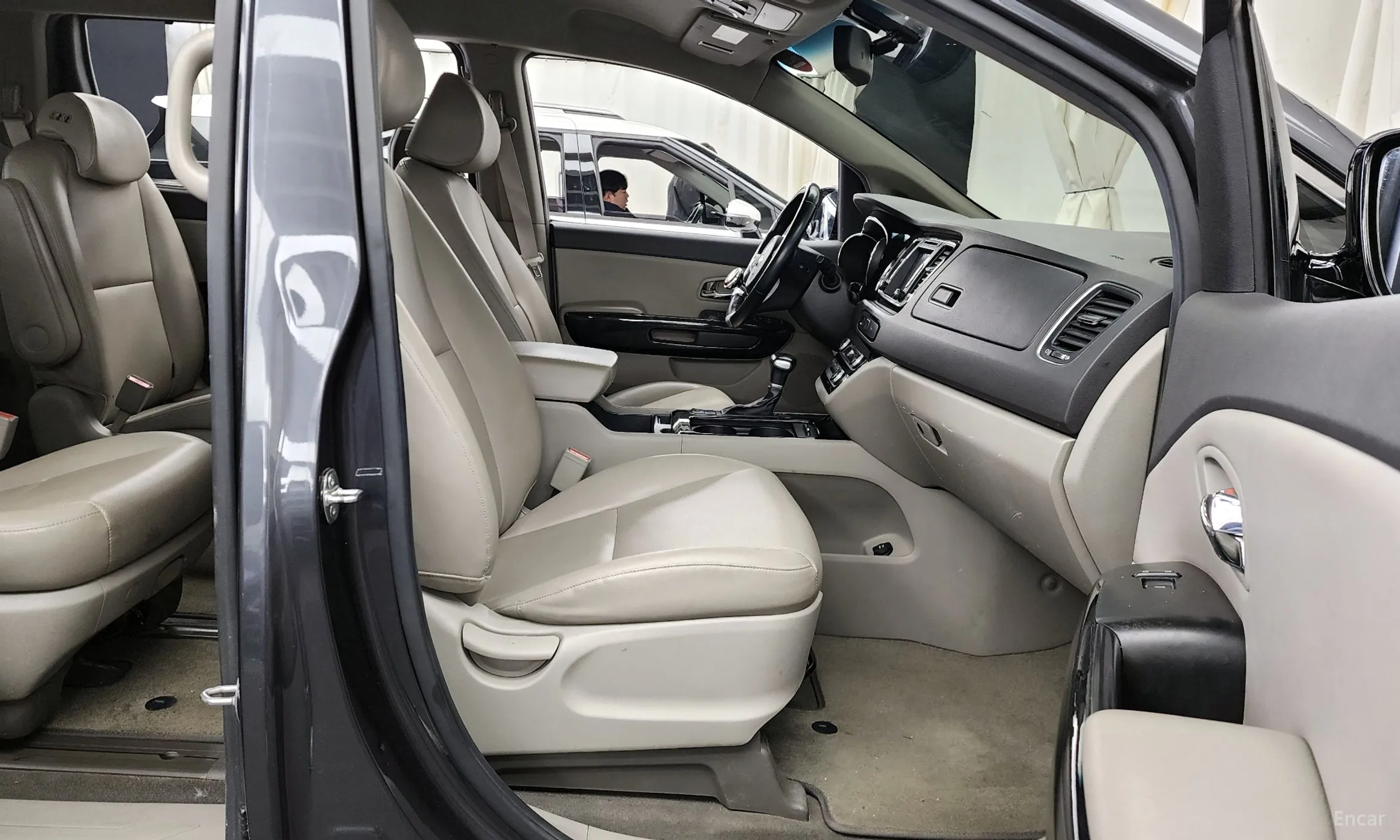 Kia Carnival превью 11
